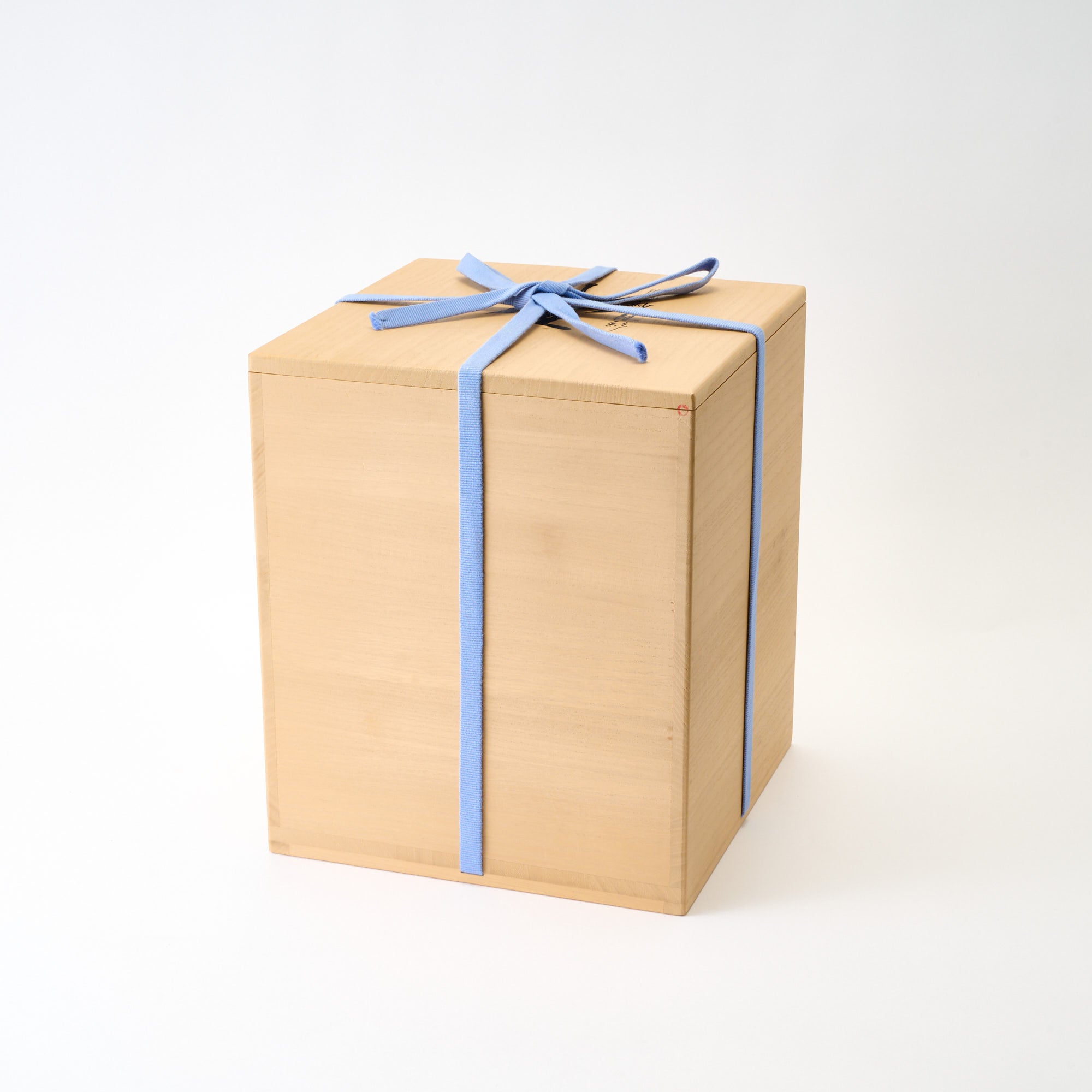 Yuri-Ginsai Pale Azure Rising Steam Pattern Vase