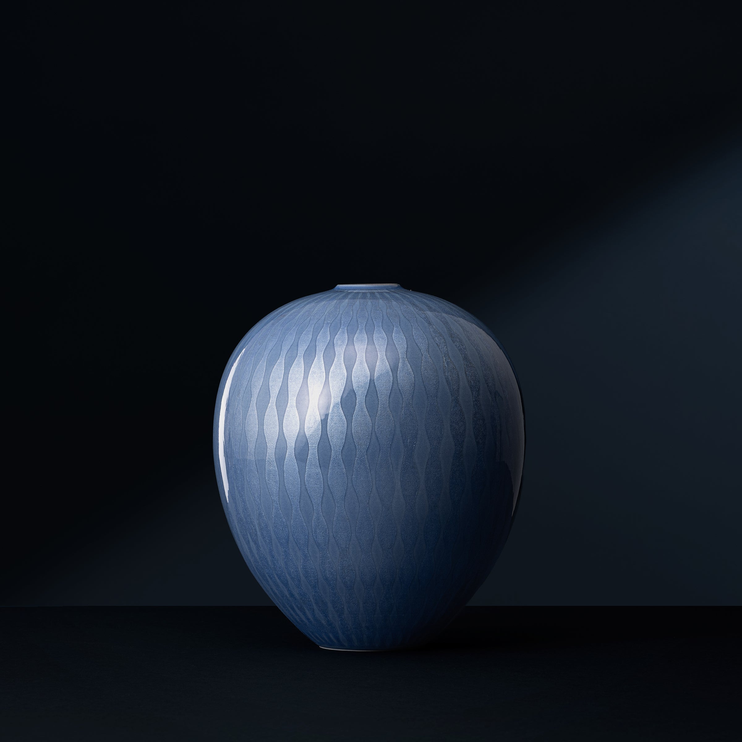 Yuri-Ginsai Pale Azure Rising Steam Pattern Vase