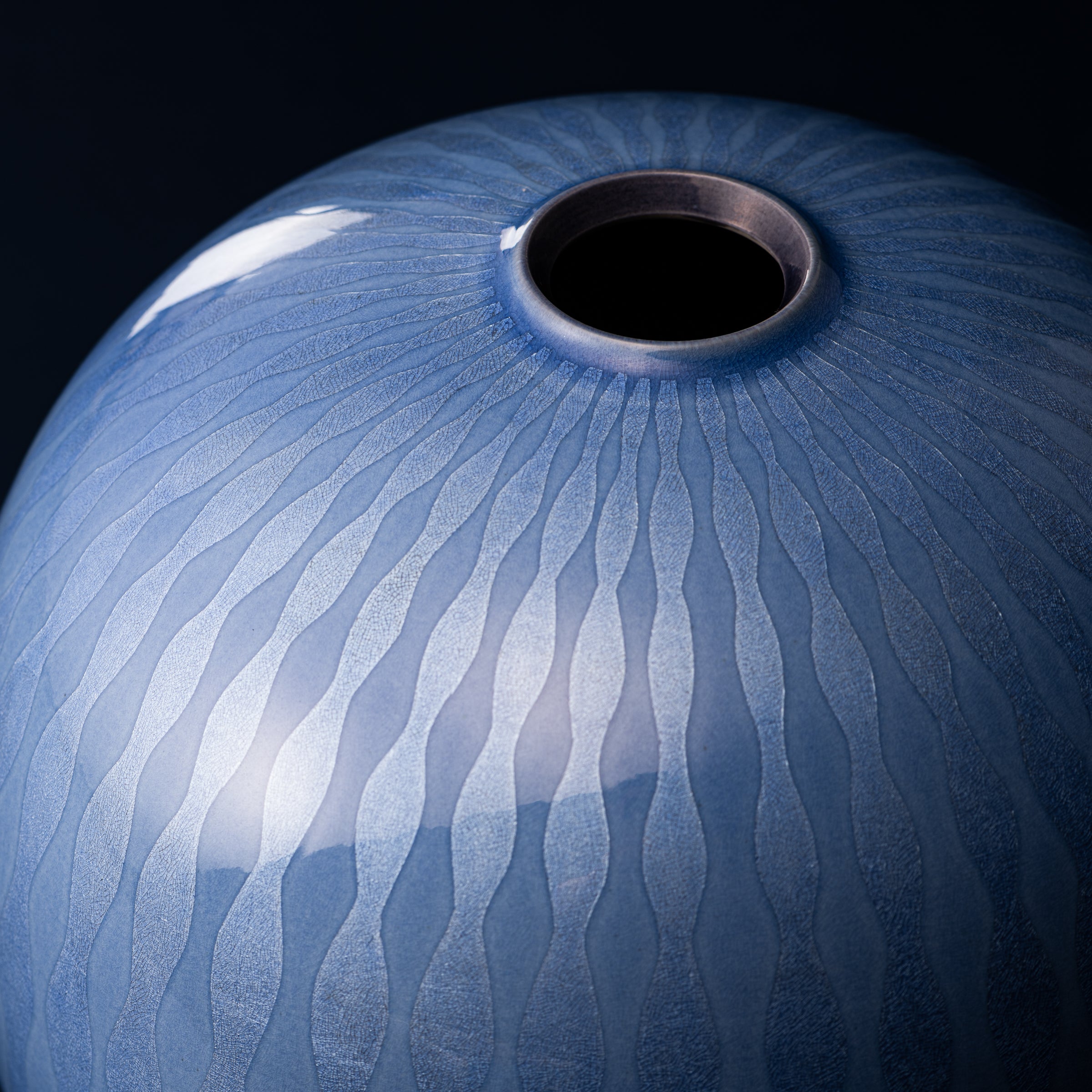 Yuri-Ginsai Pale Azure Rising Steam Pattern Vase