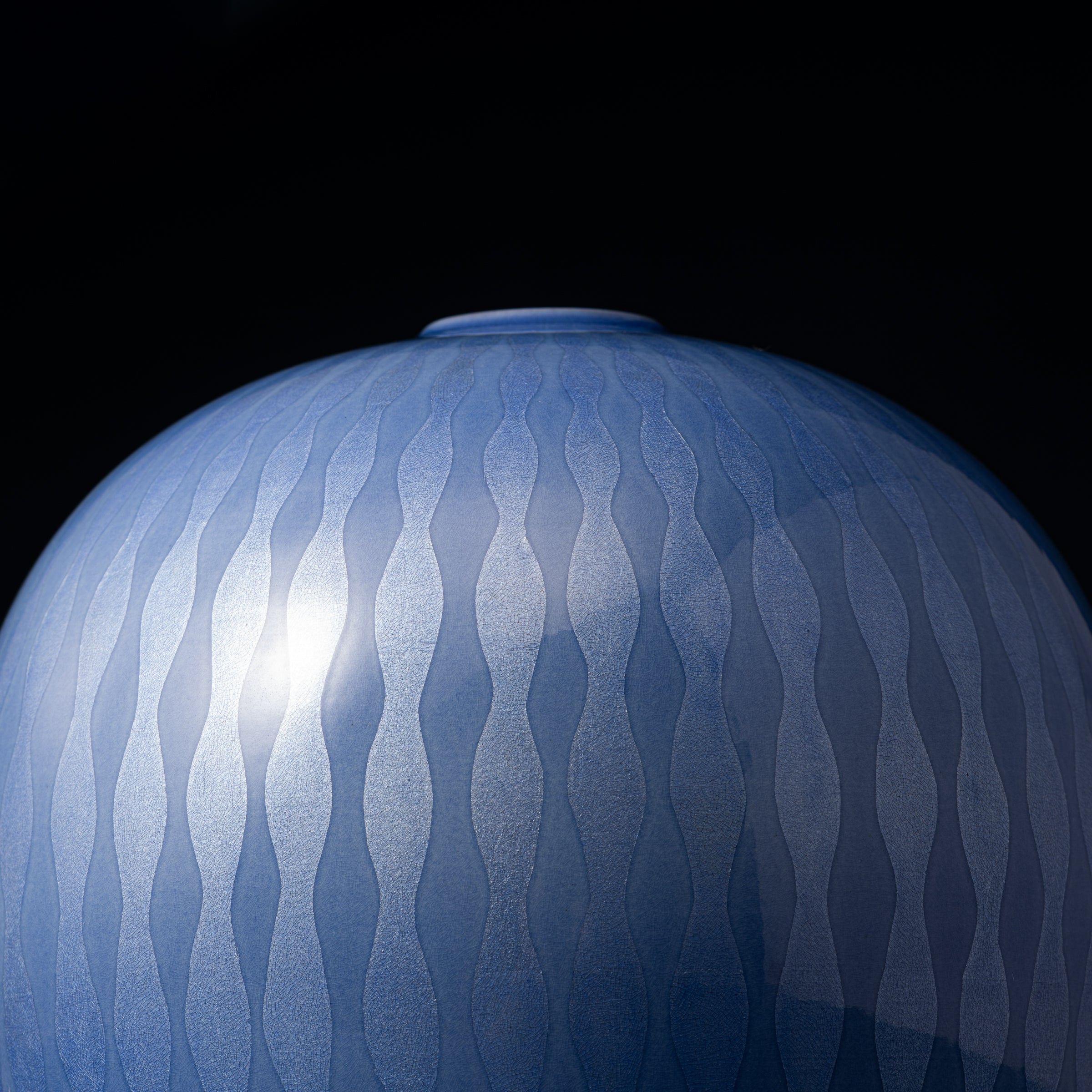 Yuri-Ginsai Pale Azure Rising Steam Pattern Vase