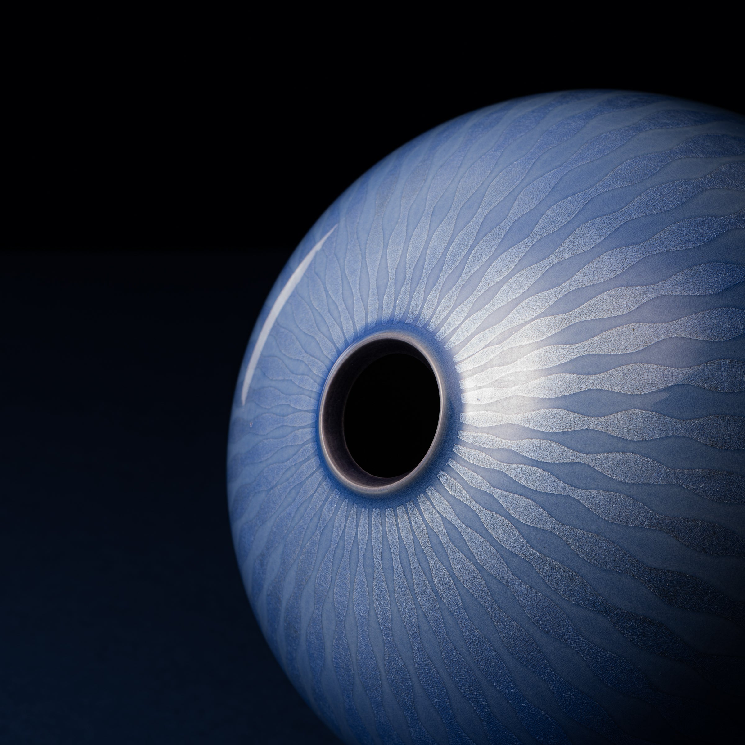 Yuri-Ginsai Pale Azure Rising Steam Pattern Vase