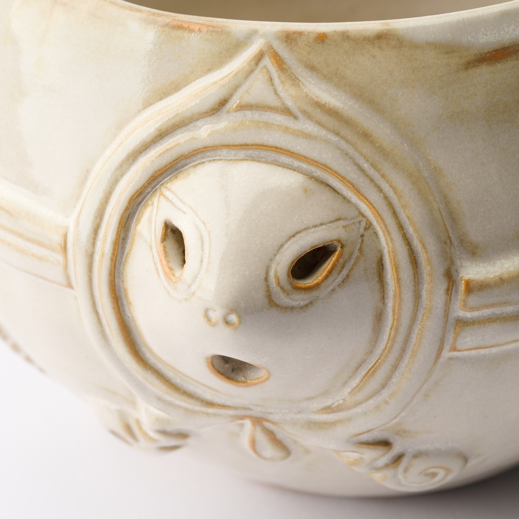 Taido White Jomon Cachepot