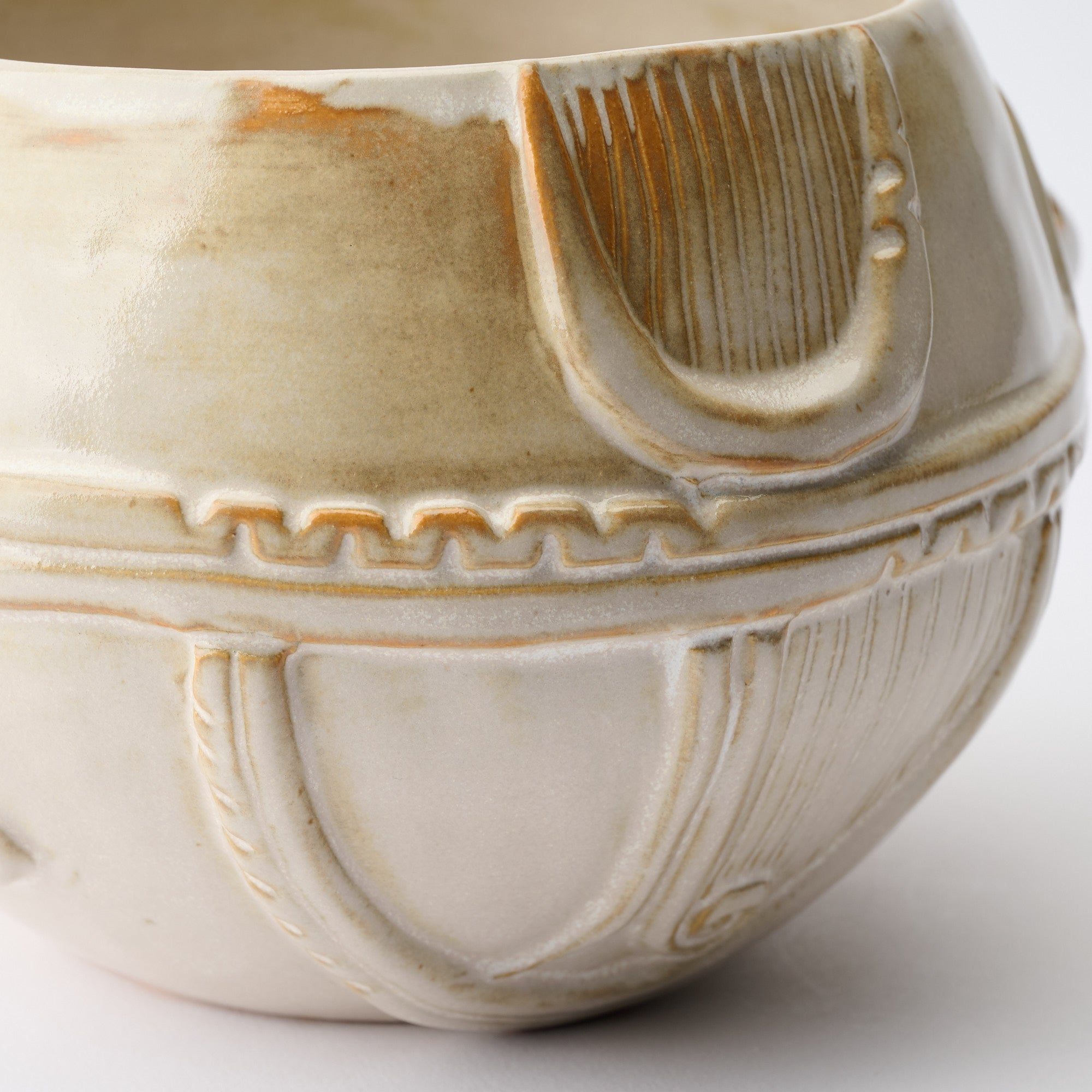 Taido White Jomon Cachepot