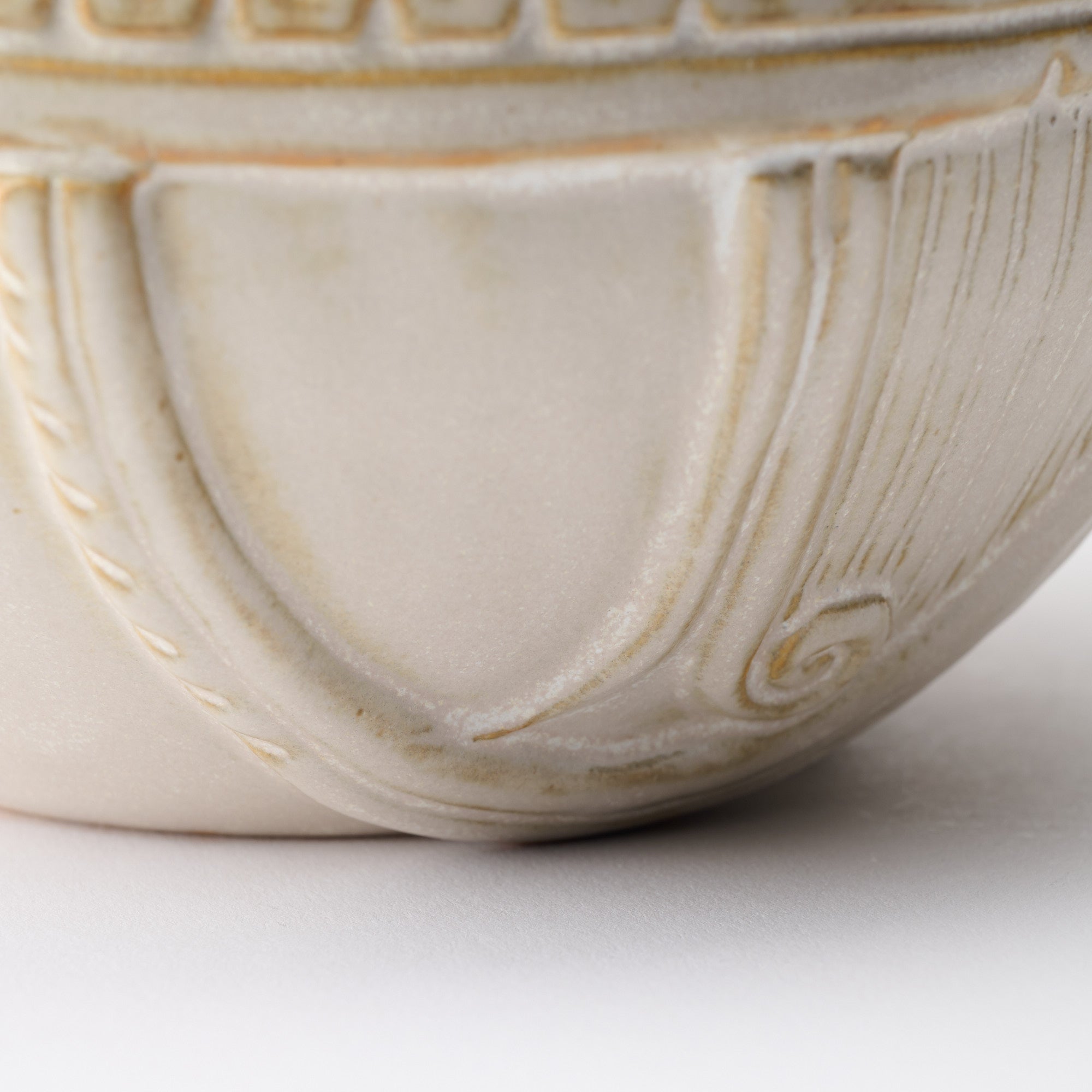 Taido White Jomon Cachepot