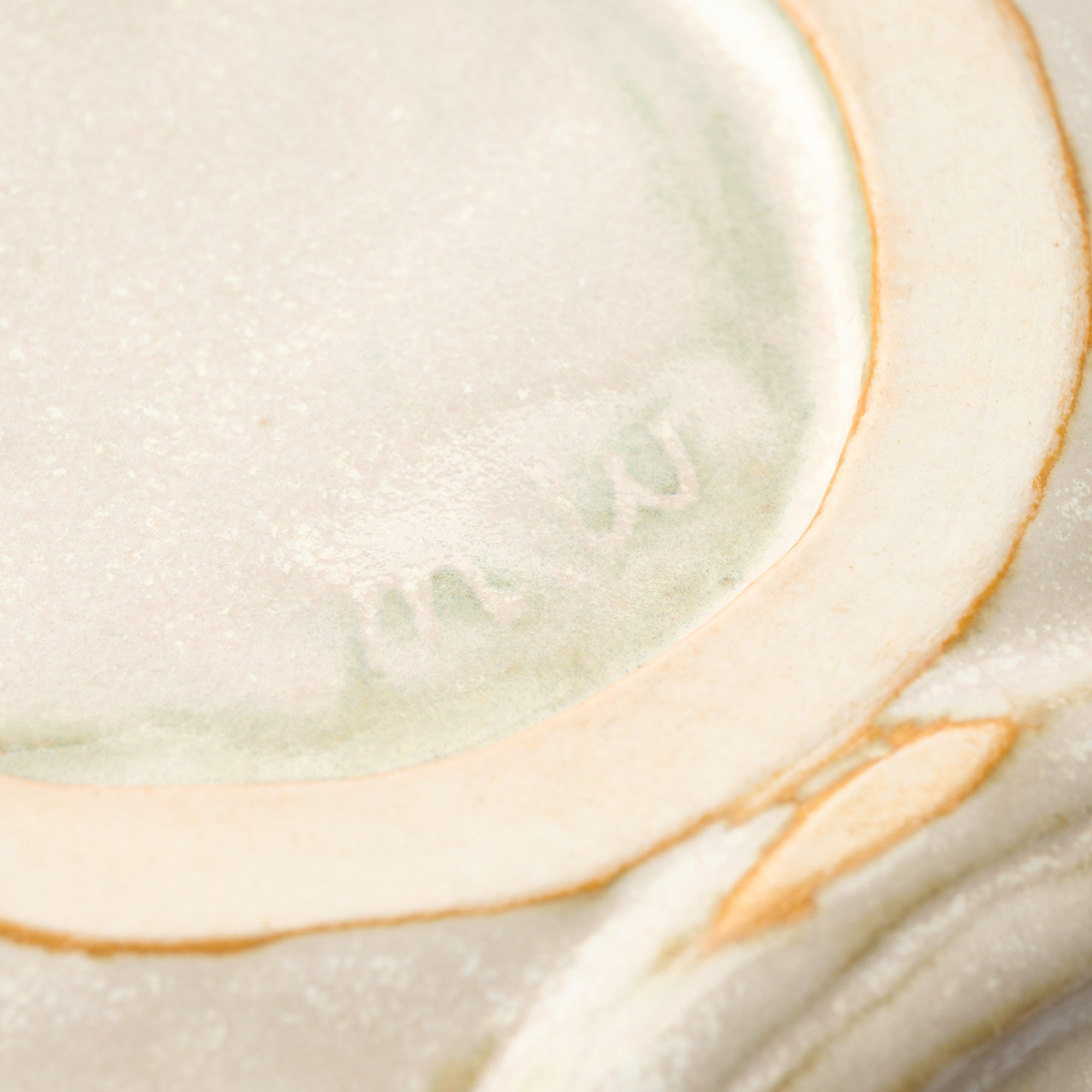 Taido White Jomon Cachepot