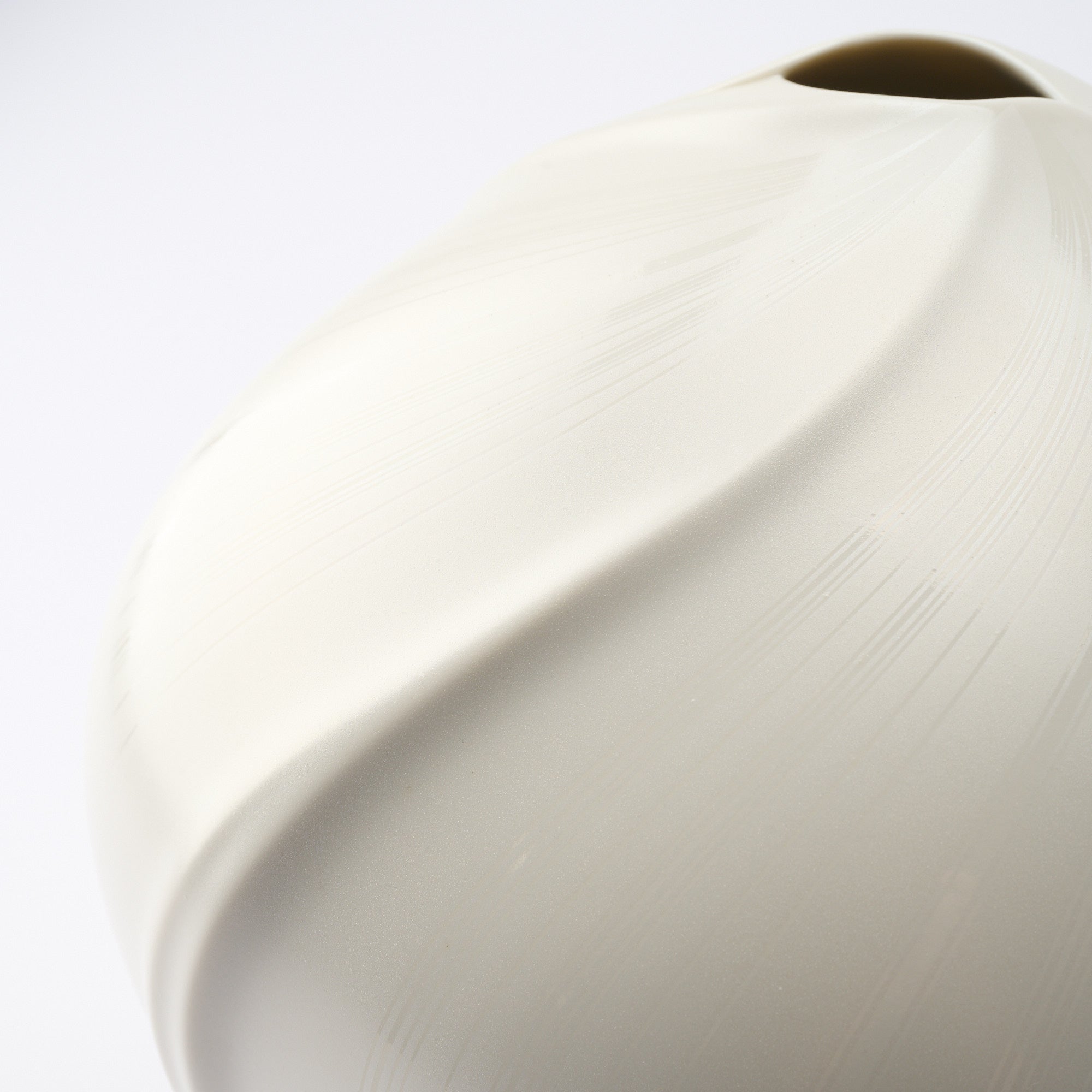 Shinju Kosai Round Vase