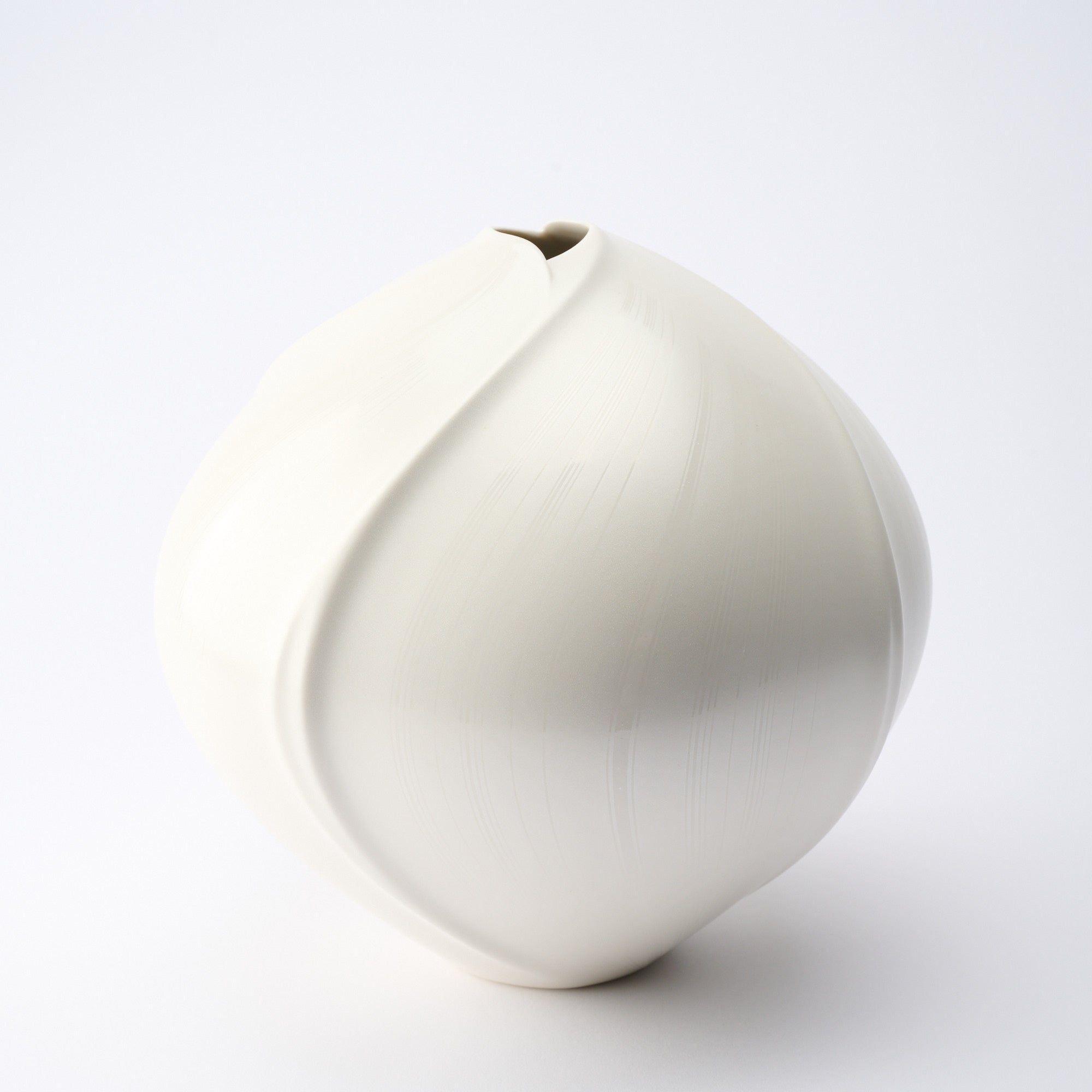 Shinju Kosai Round Vase