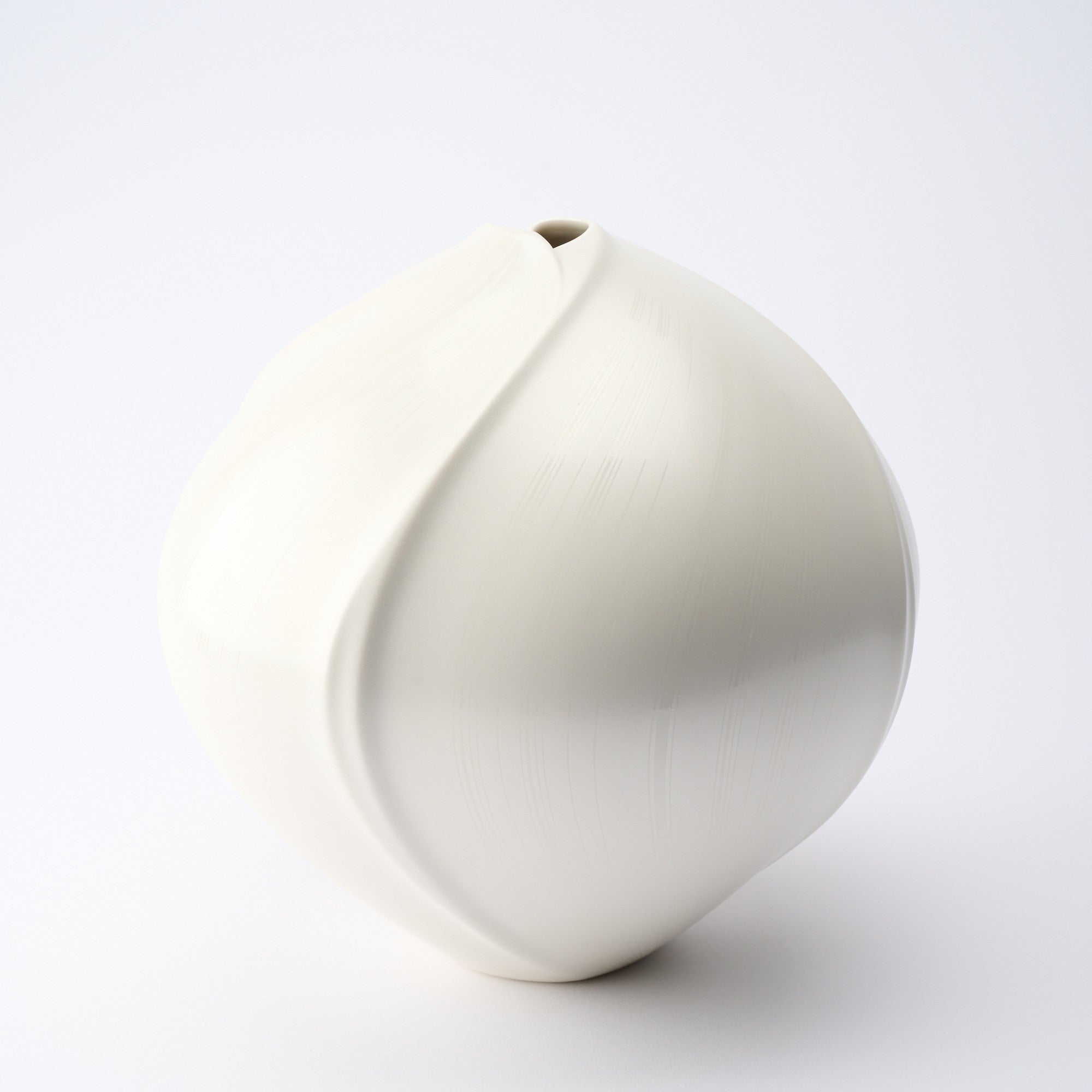 Shinju Kosai Round Vase