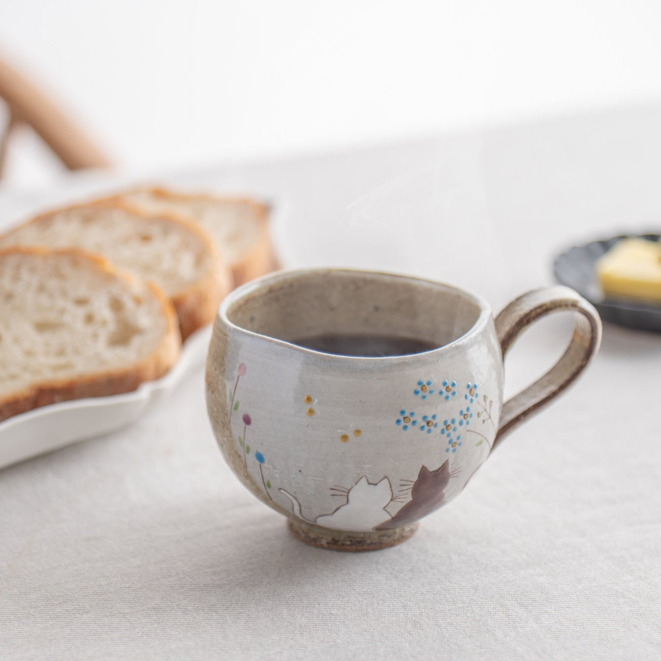 Animals in Sunny Spot Round Mug