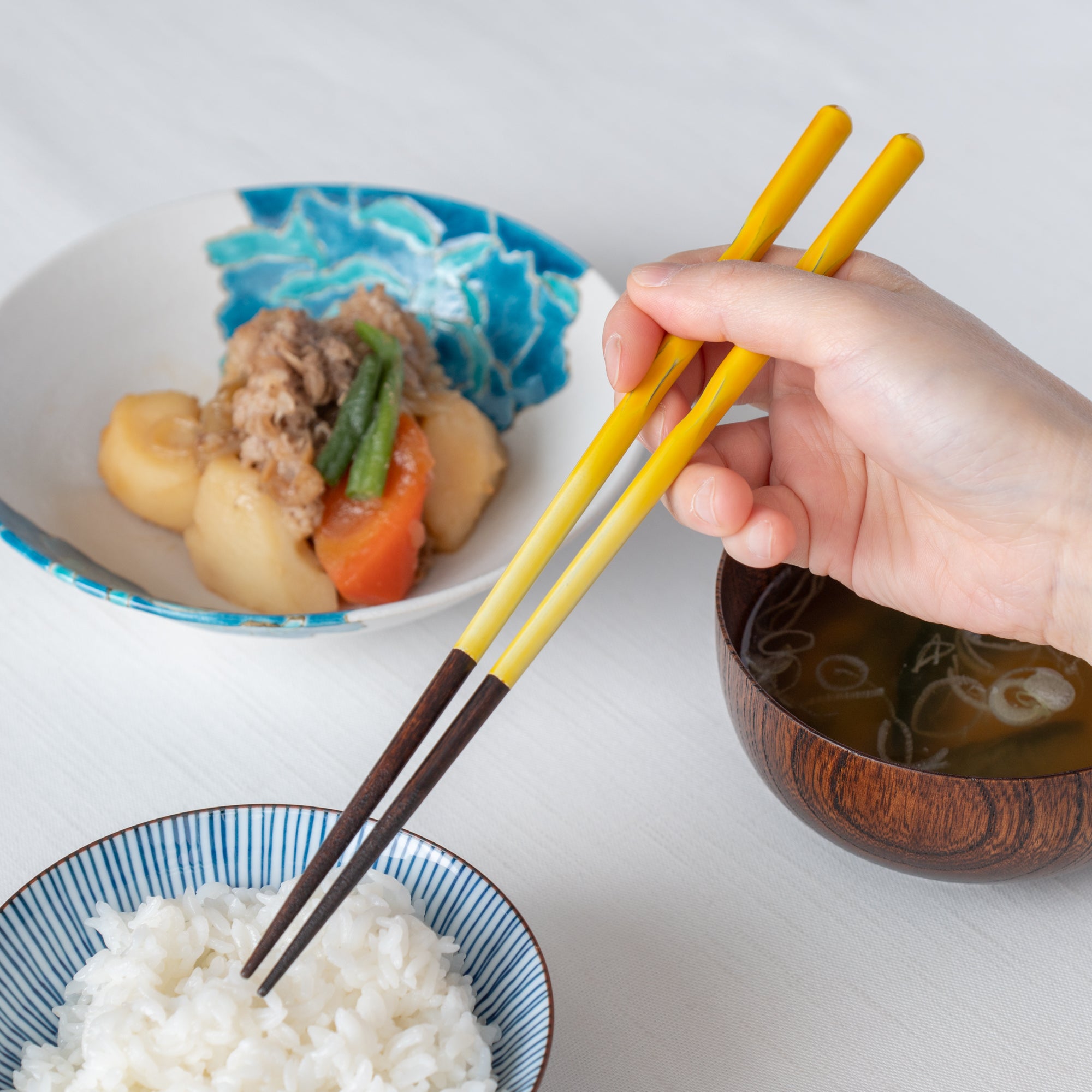 Gelb Perfekte Passform, spülmaschinenfest, wiederverwendbare Essstäbchen aus Wakasa-Lack