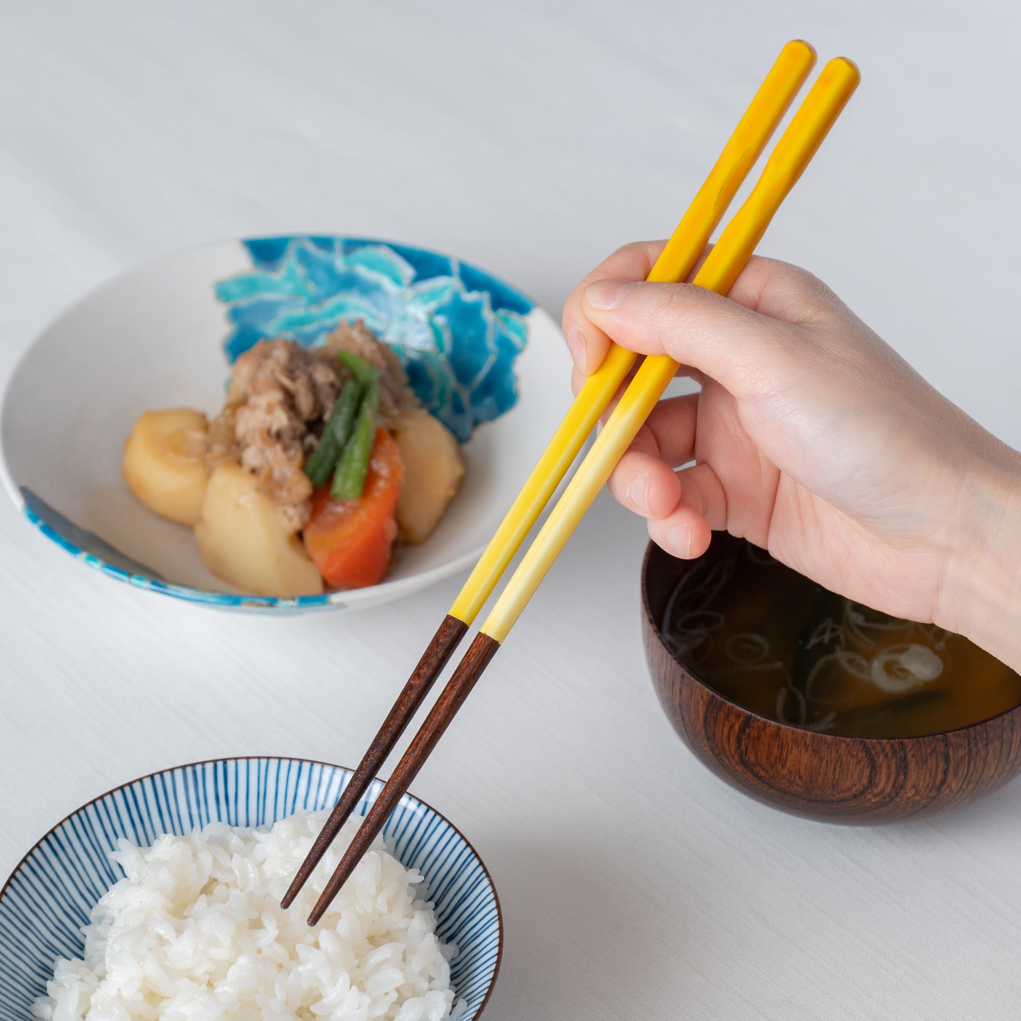 Gelb Perfekte Passform, spülmaschinenfest, wiederverwendbare Essstäbchen aus Wakasa-Lack