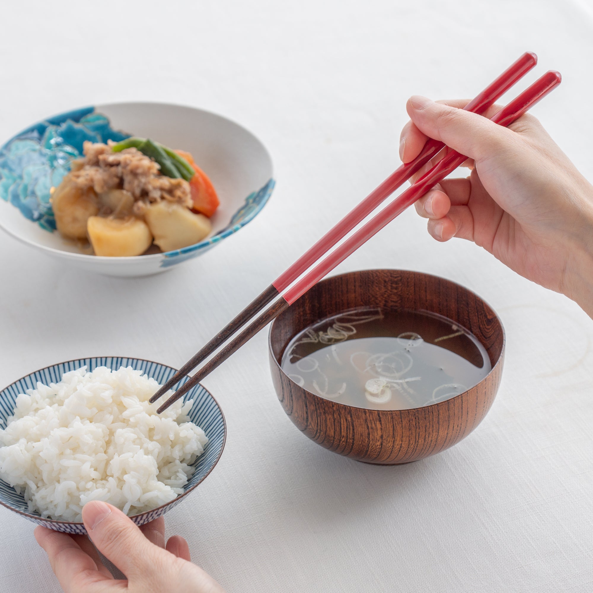 Rote, spülmaschinenfeste Essstäbchen mit perfekter Passform