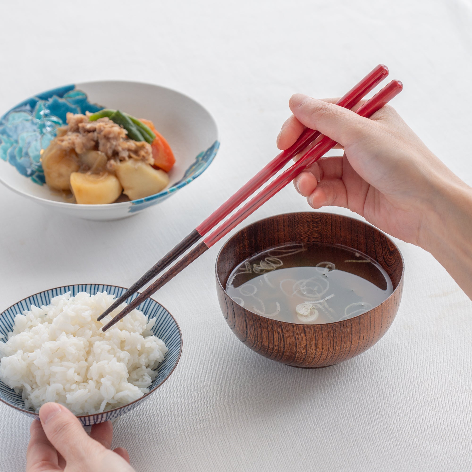 Rote, spülmaschinenfeste Essstäbchen mit perfekter Passform