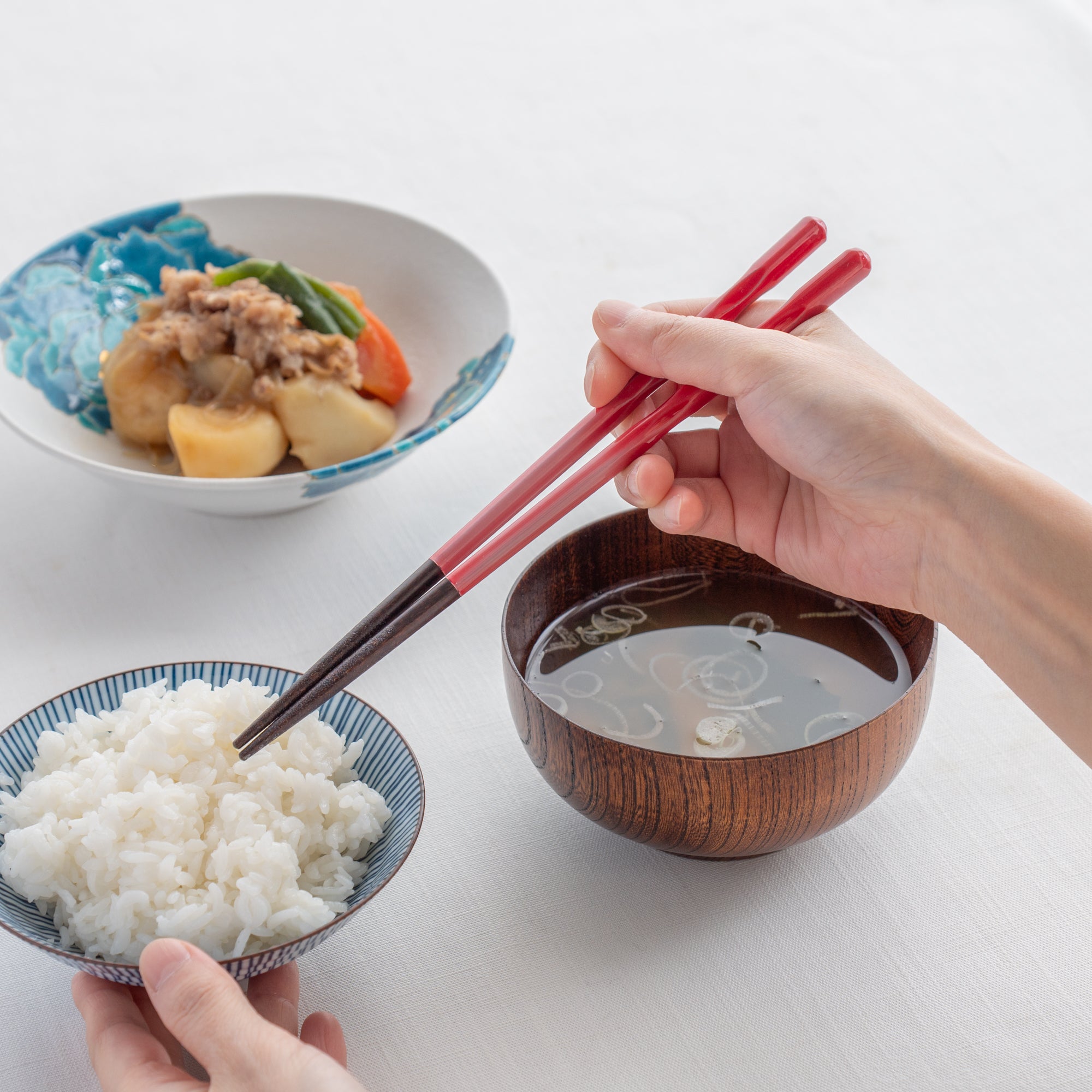 Rote, spülmaschinenfeste Essstäbchen mit perfekter Passform