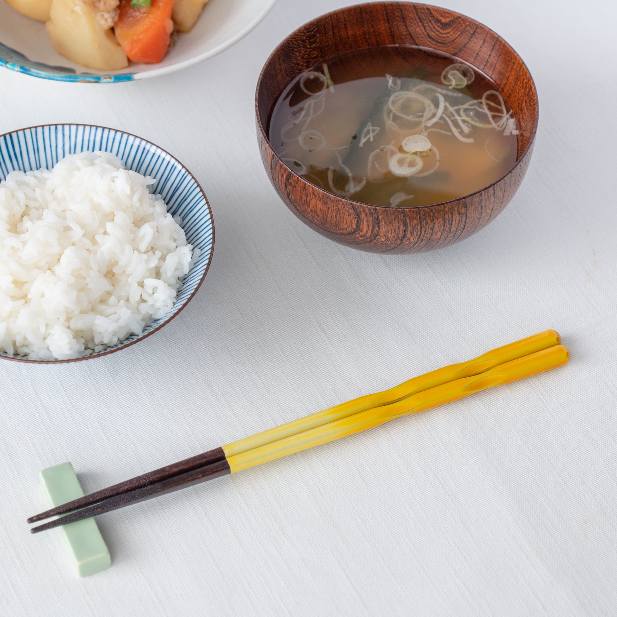 Gelb Perfekte Passform, spülmaschinenfest, wiederverwendbare Essstäbchen aus Wakasa-Lack