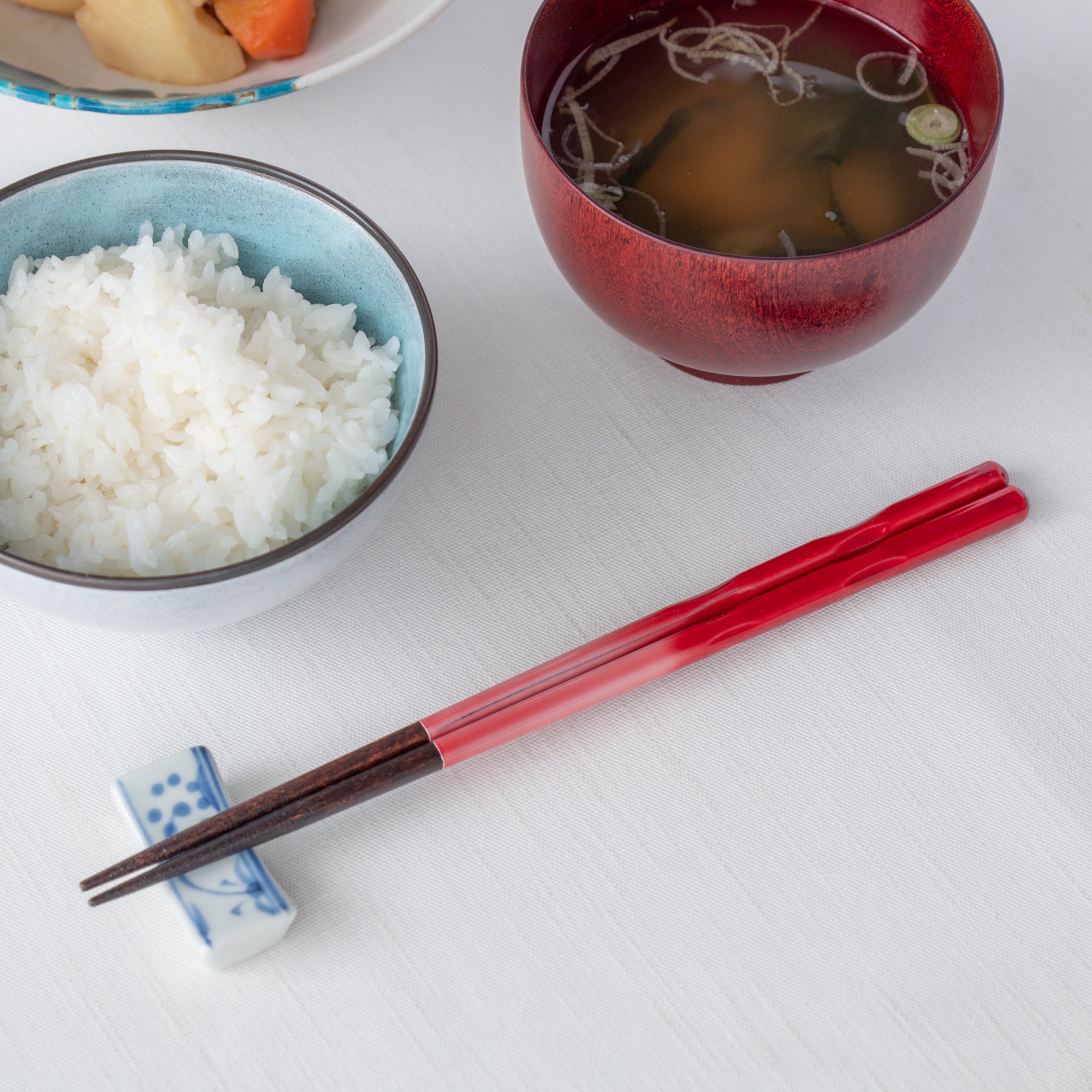 Rote, spülmaschinenfeste Essstäbchen mit perfekter Passform