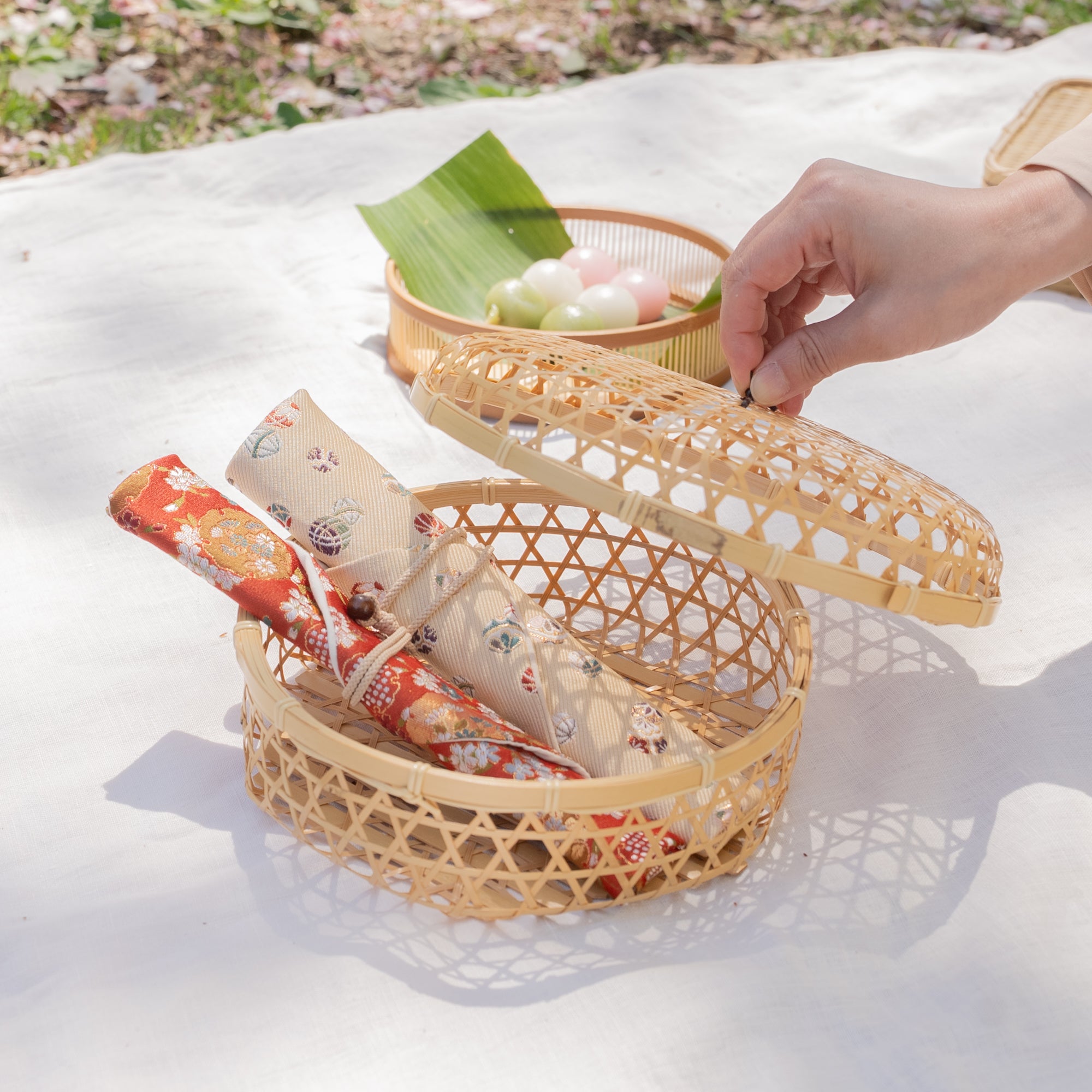 Hexagon Weave Bamboo Basket with Lid