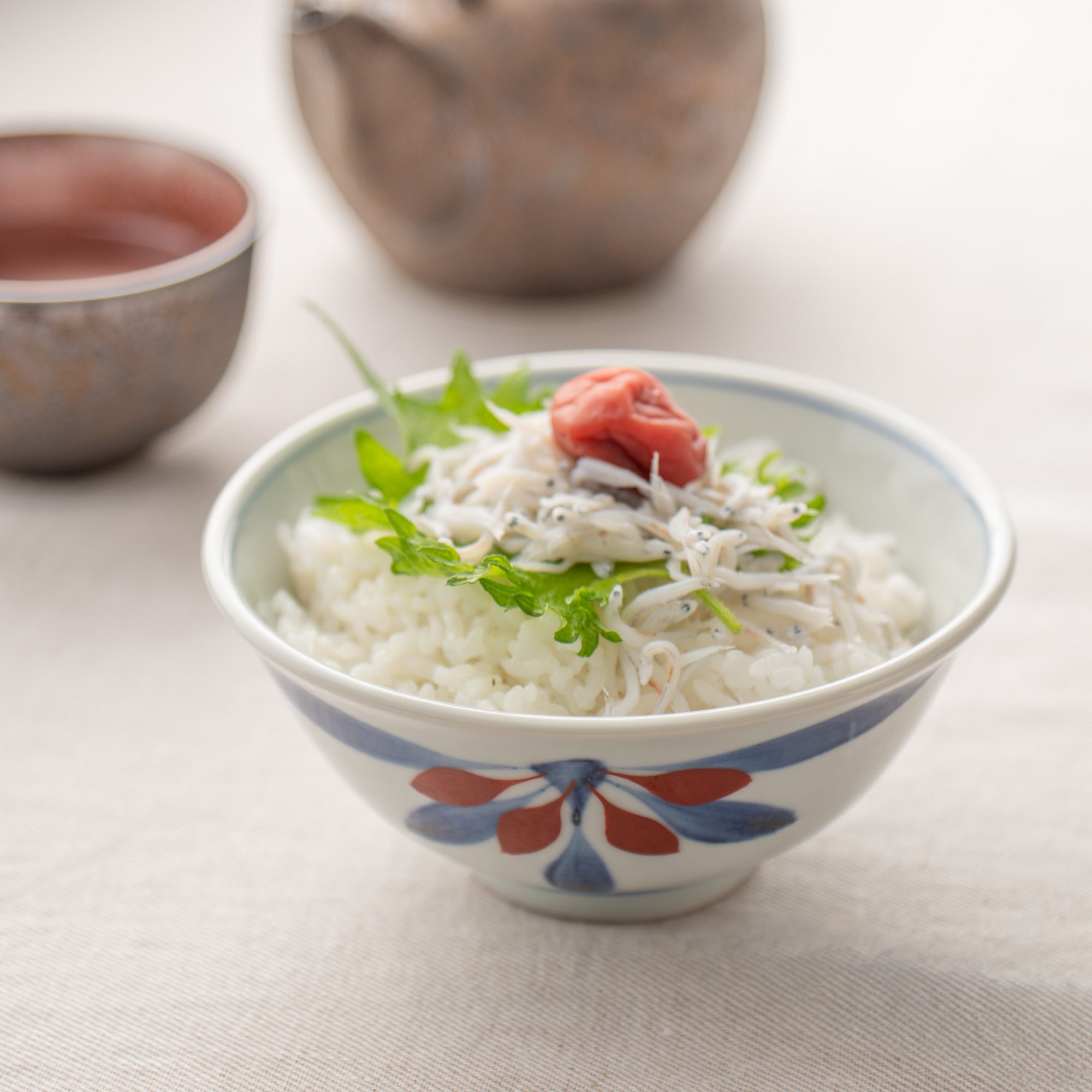 Red and Indigo Chrysanthemum Rice Bowl