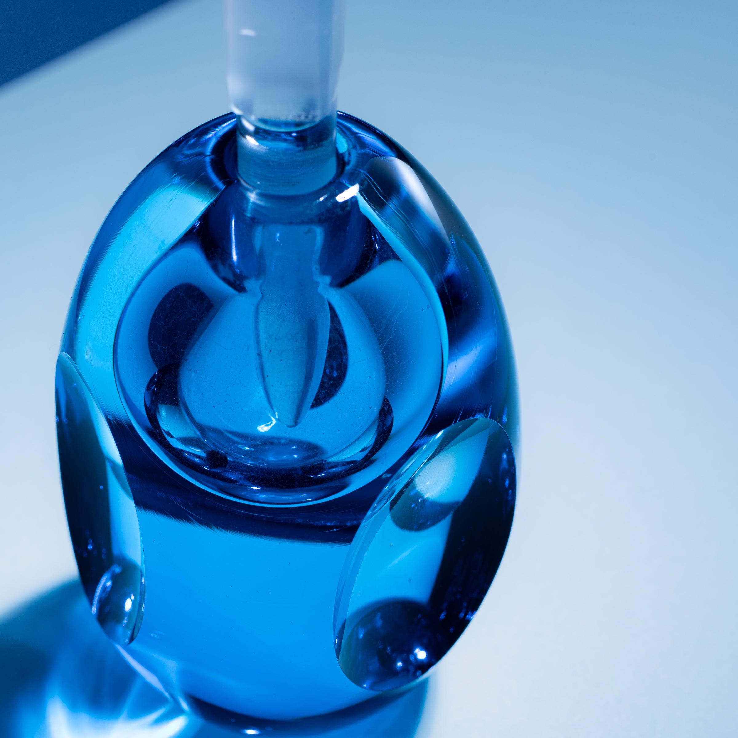 Erinnerungen an die Farben des Ozeans Blau Parfümflasche