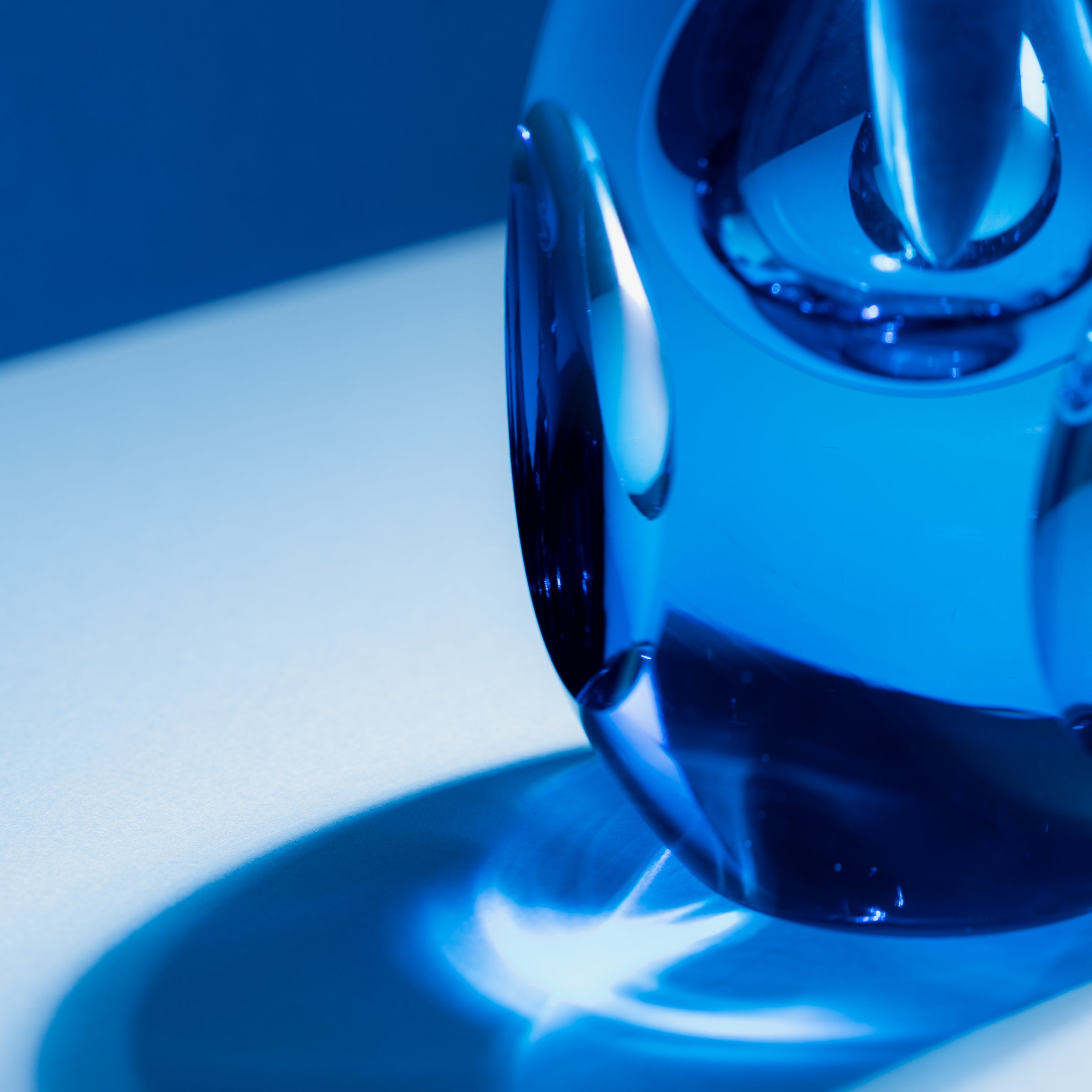 Erinnerungen an die Farben des Ozeans Blau Parfümflasche