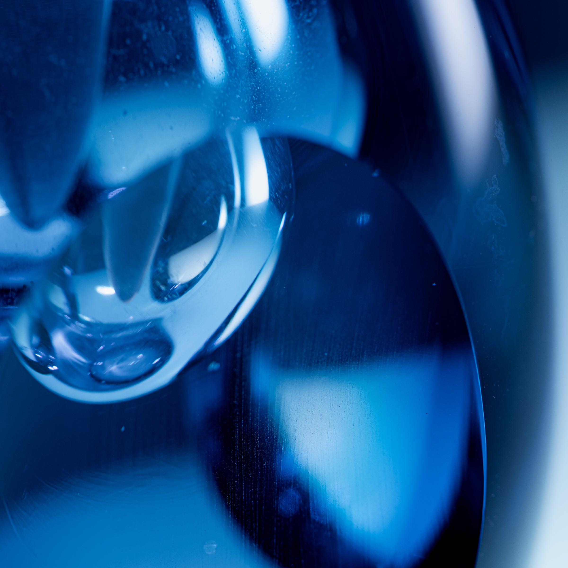 Erinnerungen an die Farben des Ozeans Blau Parfümflasche