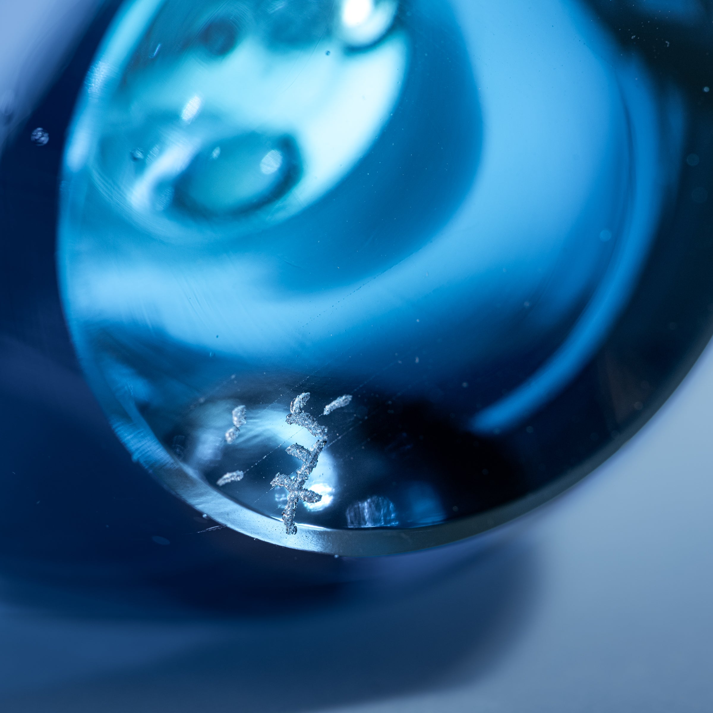 Erinnerungen an die Farben des Ozeans Blau Parfümflasche