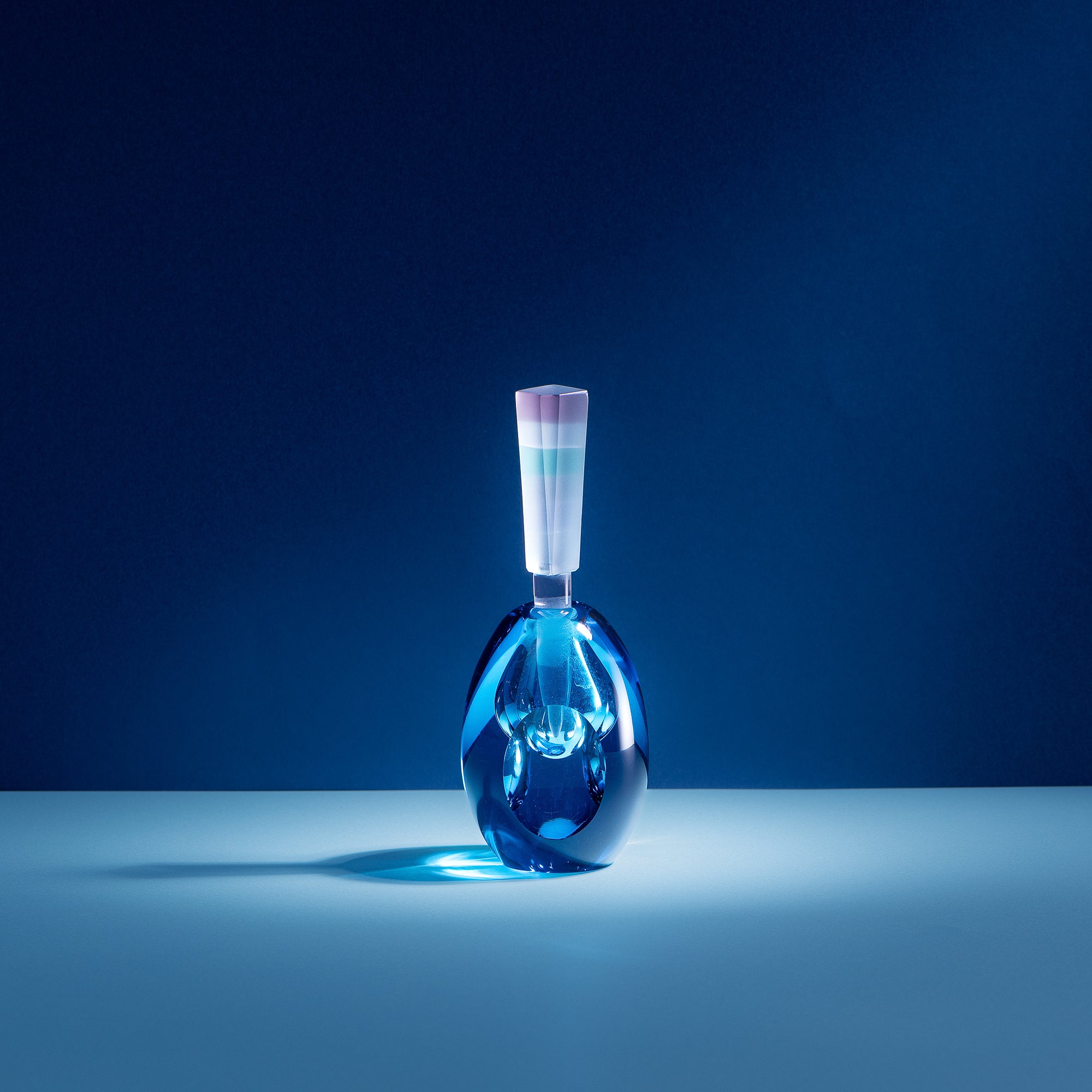 Erinnerungen an die Farben des Ozeans Blau Parfümflasche