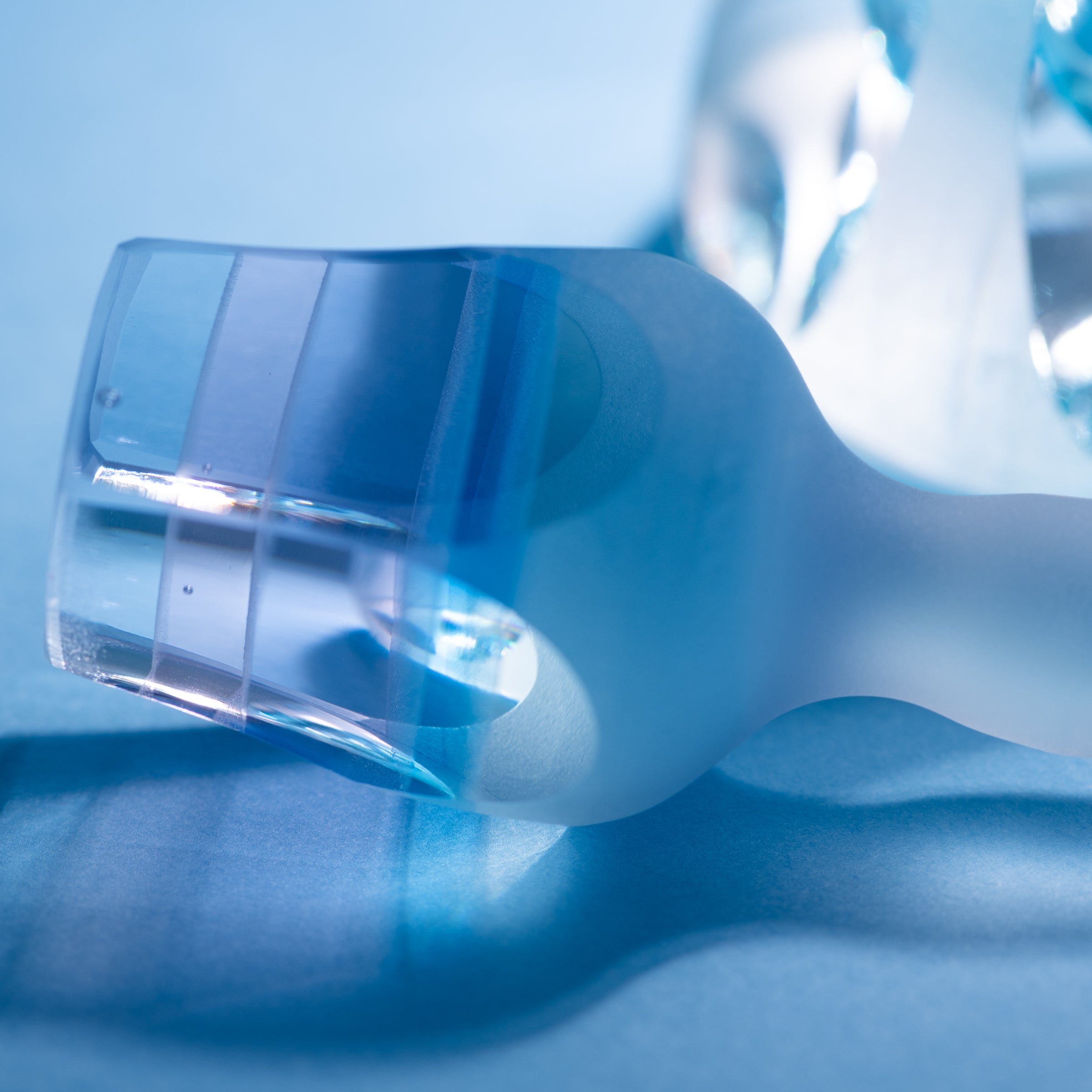 Erinnerungen an die Farben des Himmels Blau Parfümflasche