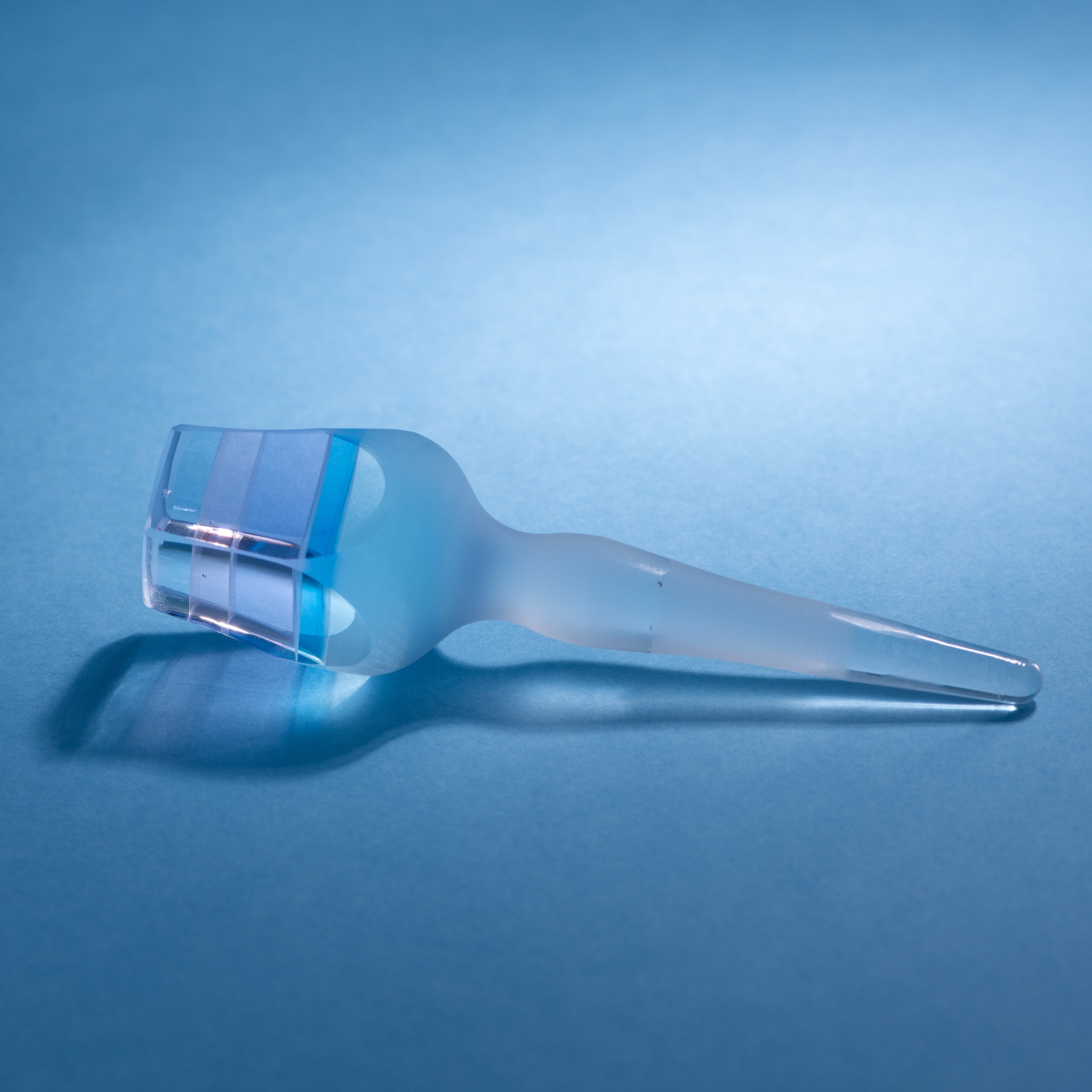 Erinnerungen an die Farben des Himmels Blau Parfümflasche