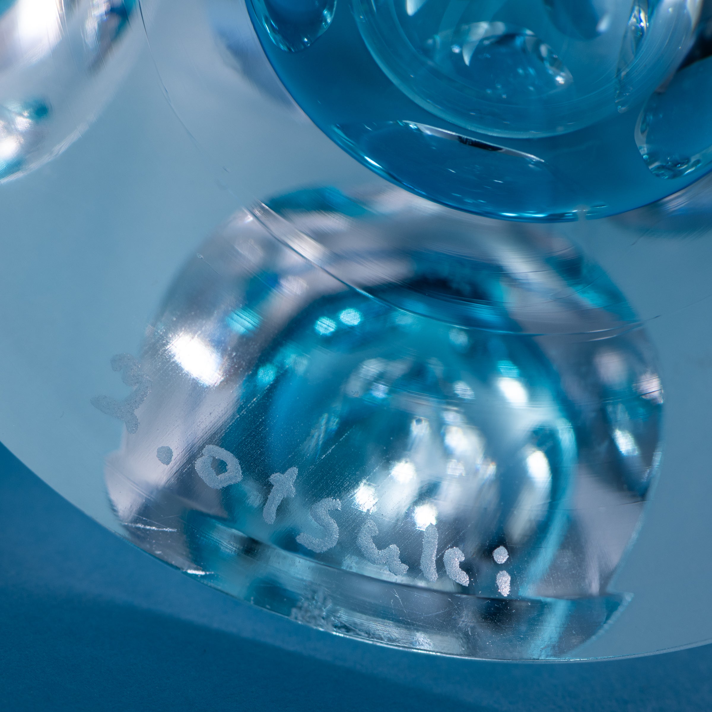 Erinnerungen an die Farben des Himmels Blau Parfümflasche
