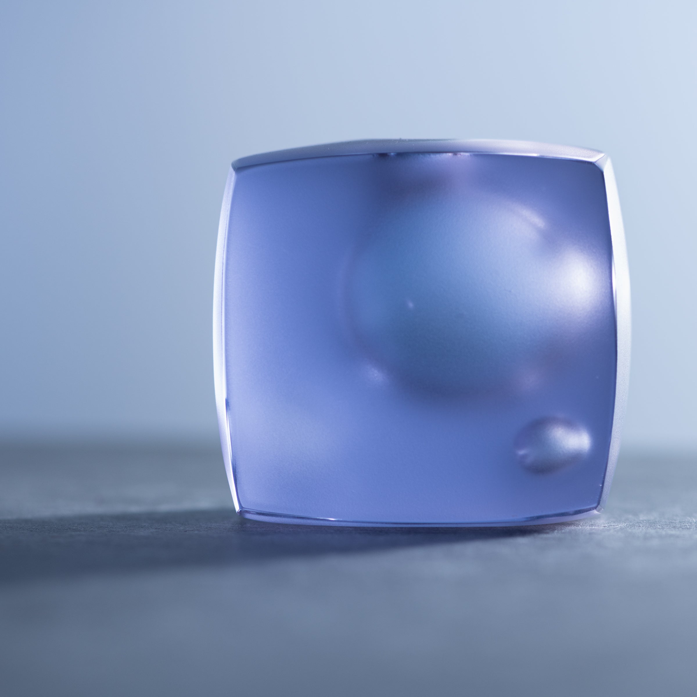 Erinnerungen an Farben Violett Kleine Einzelblumenvase „Twilight“