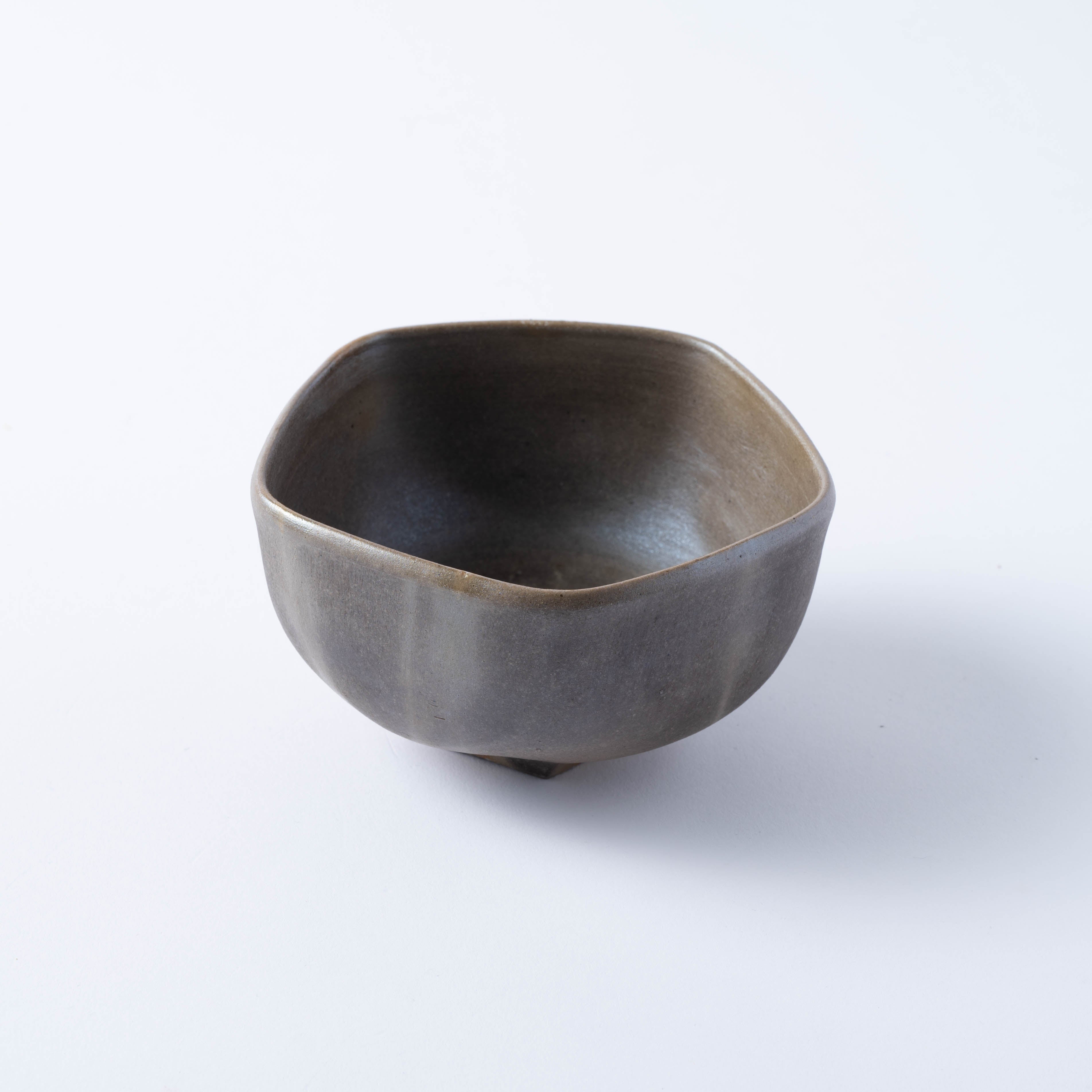 Ao-Bizen Five-Sided Matcha Bowl