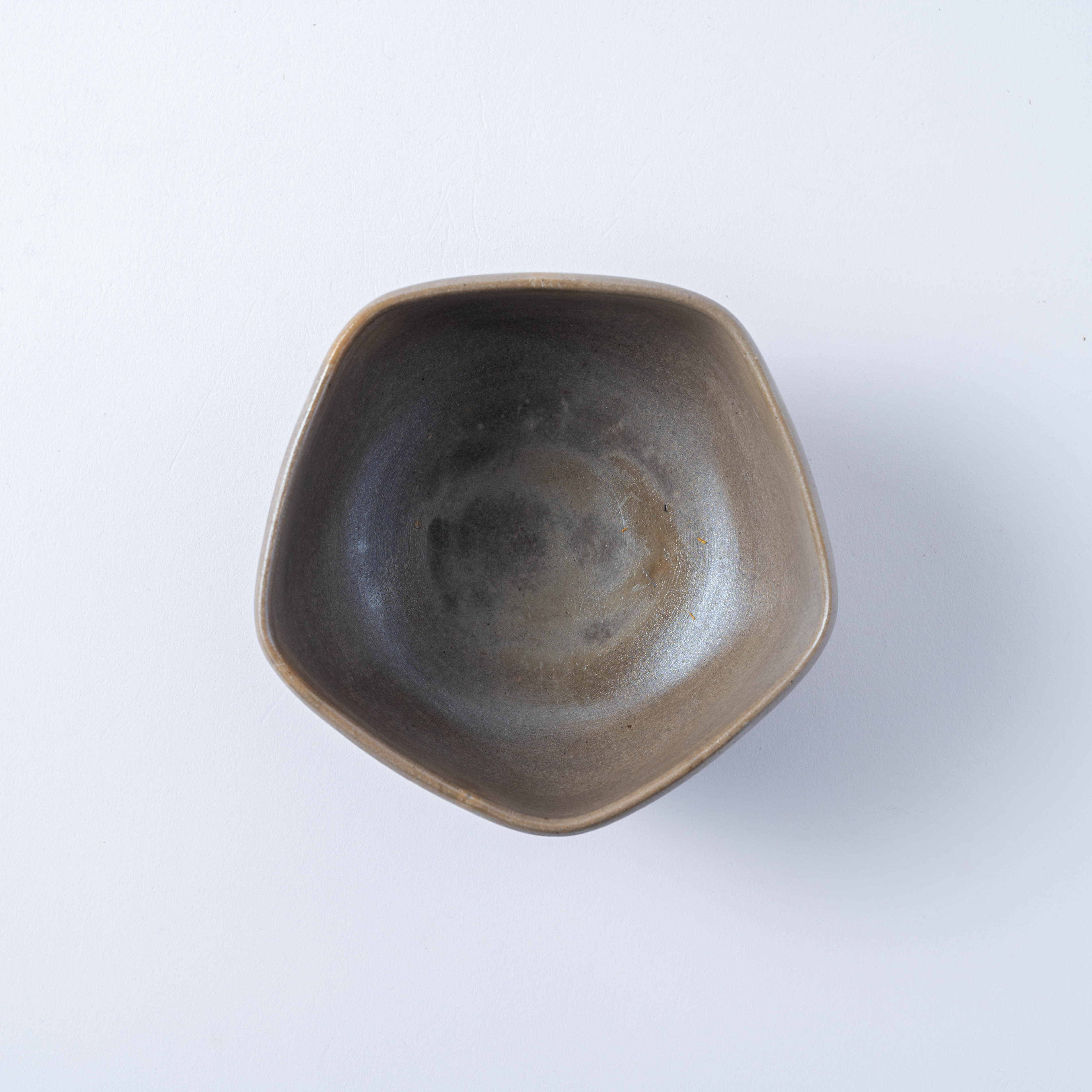 Ao-Bizen Five-Sided Matcha Bowl