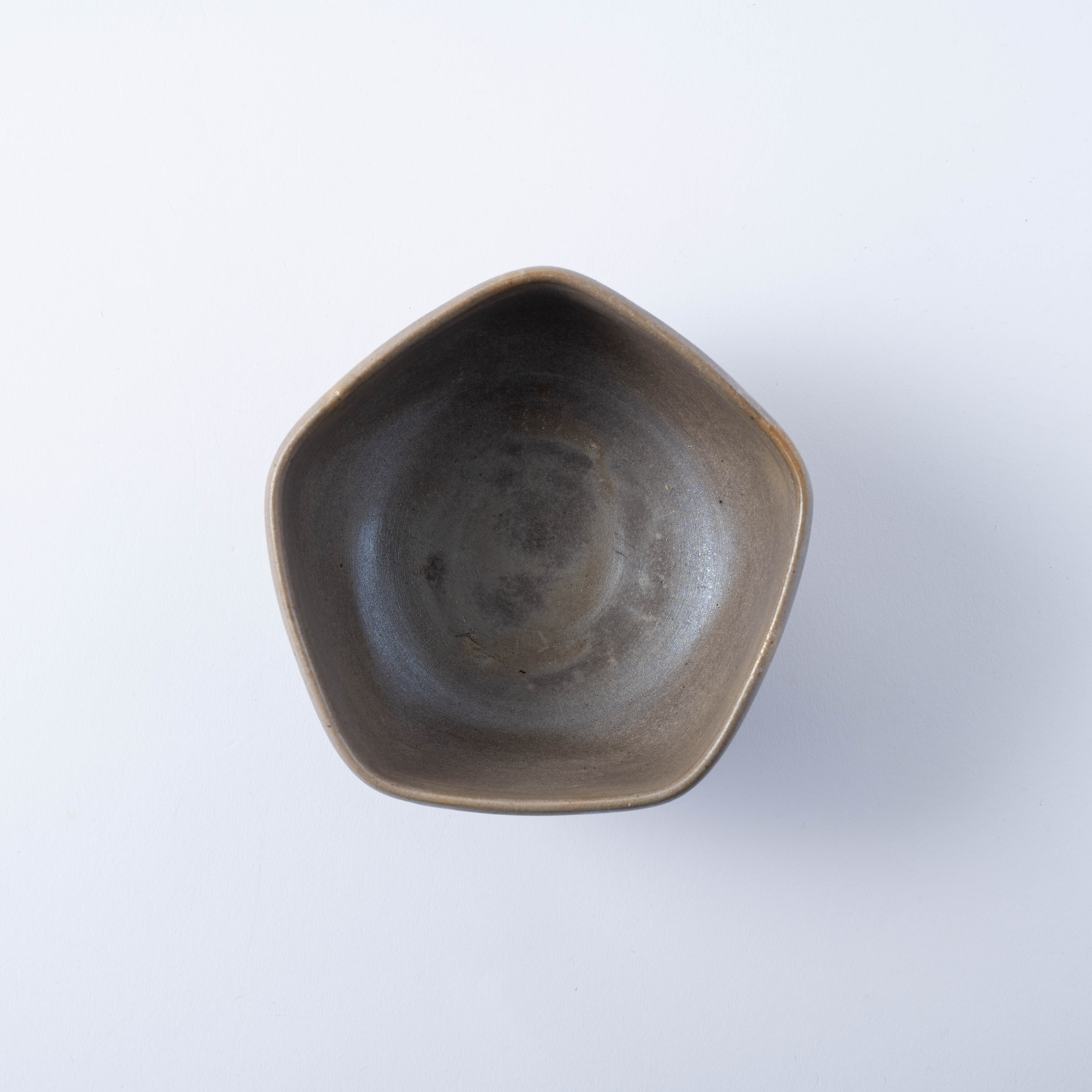 Ao-Bizen Five-Sided Matcha Bowl