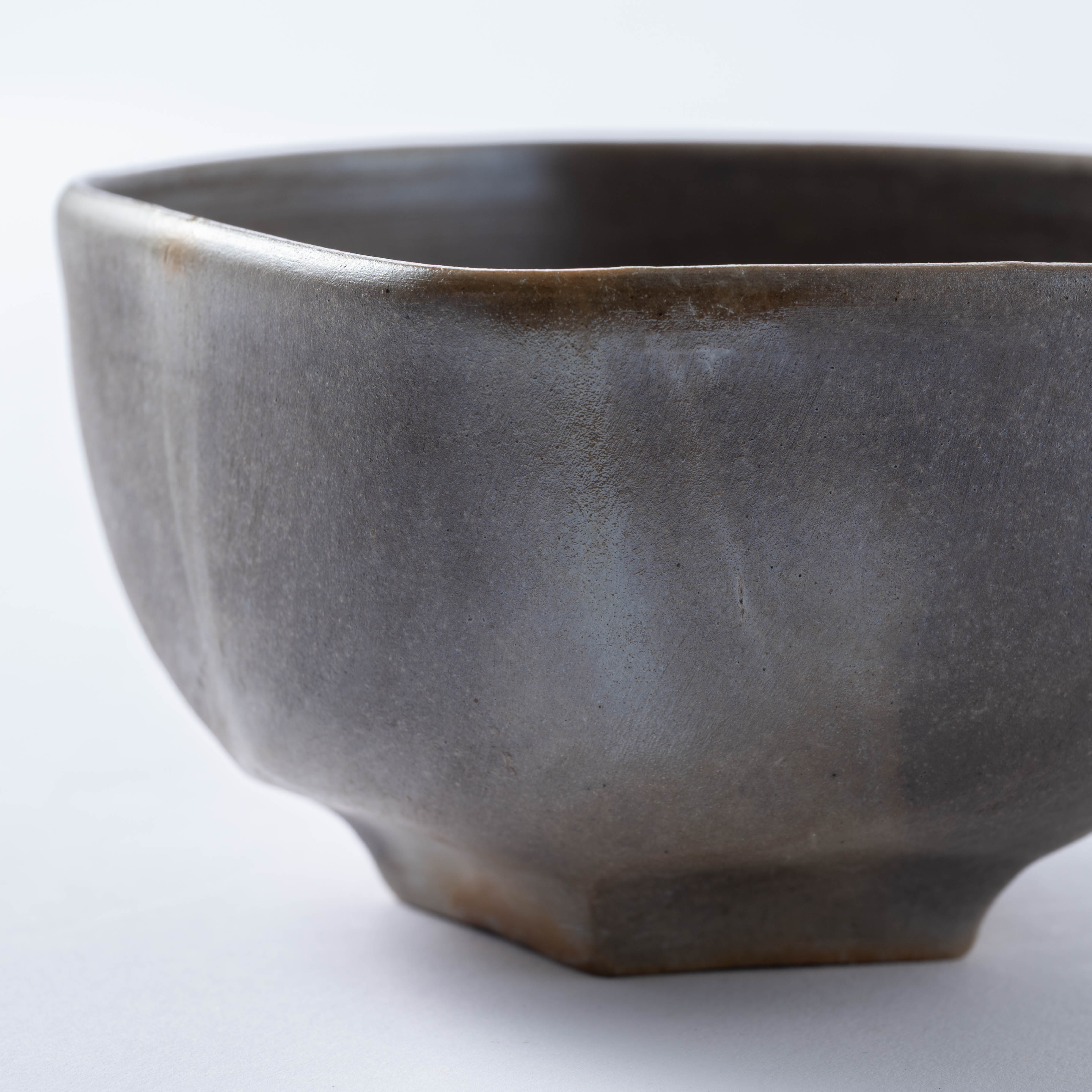 Ao-Bizen Five-Sided Matcha Bowl