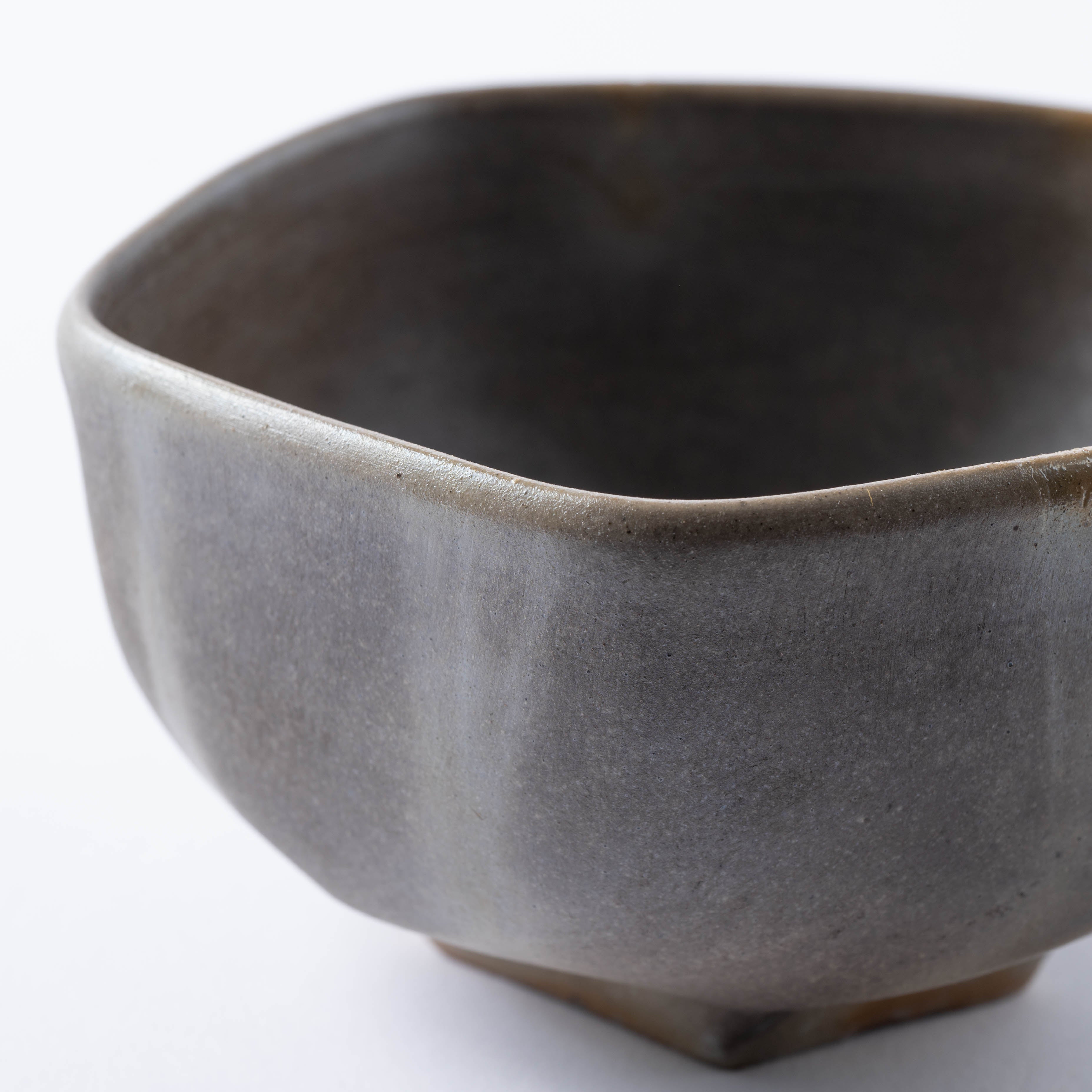 Ao-Bizen Five-Sided Matcha Bowl