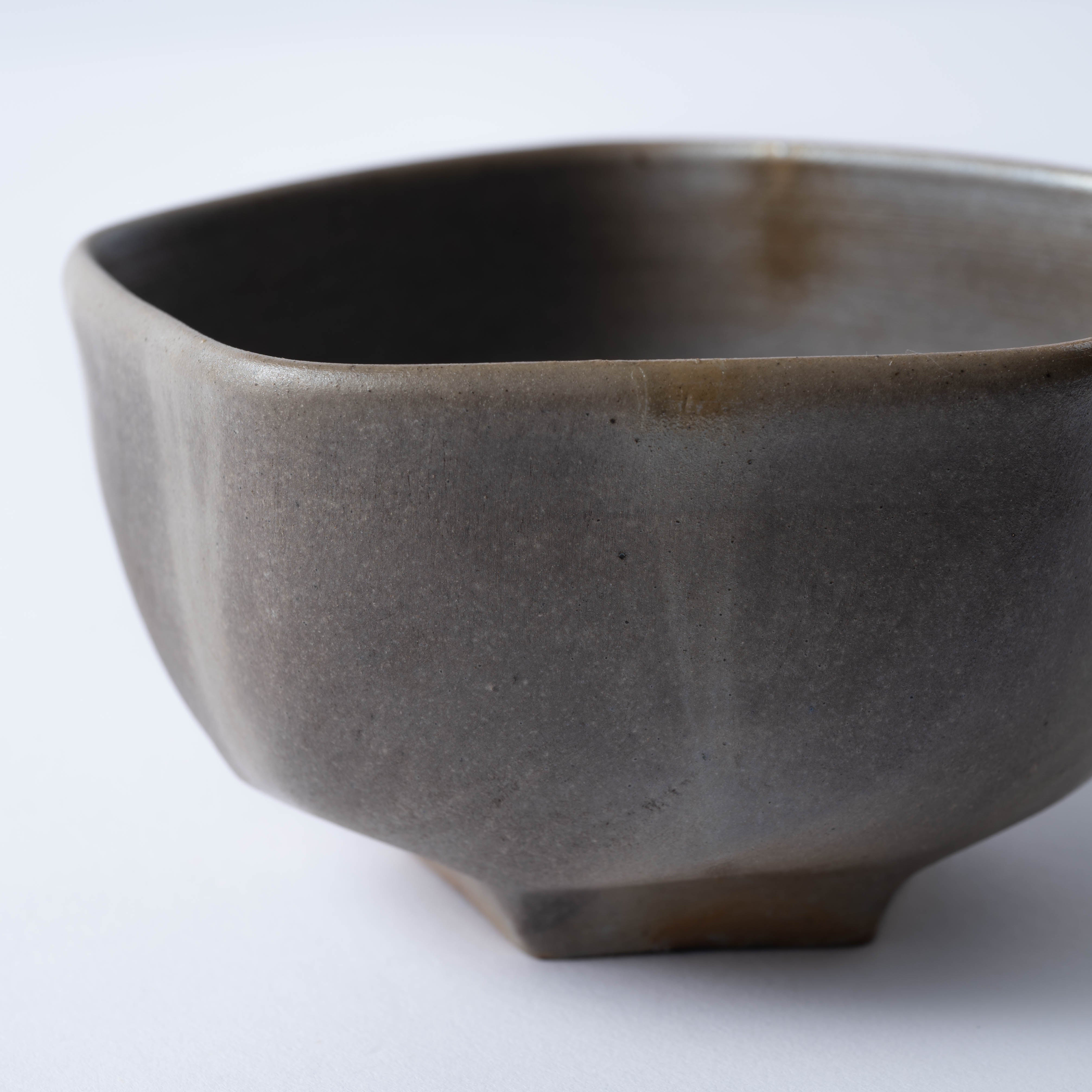 Ao-Bizen Five-Sided Matcha Bowl