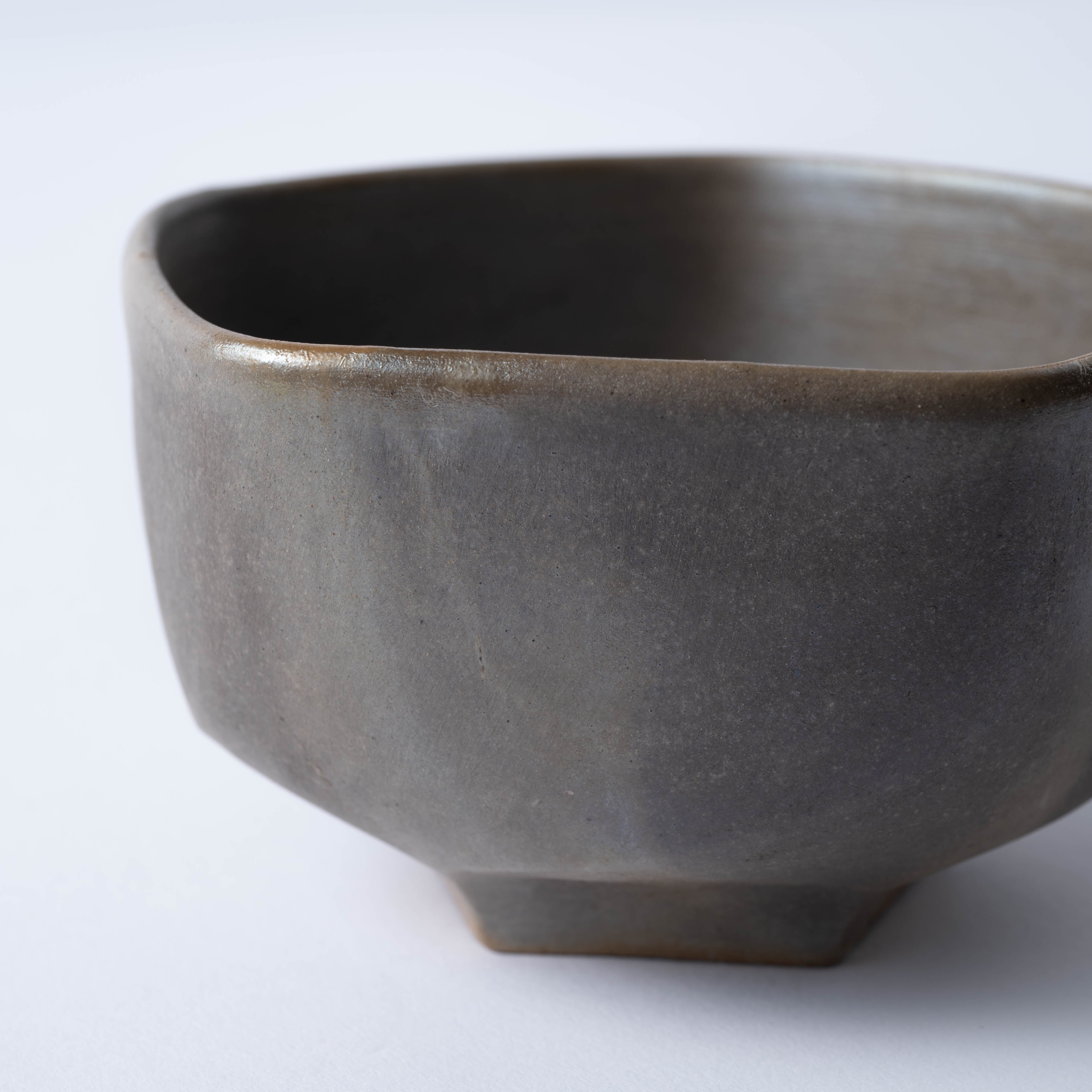 Ao-Bizen Five-Sided Matcha Bowl