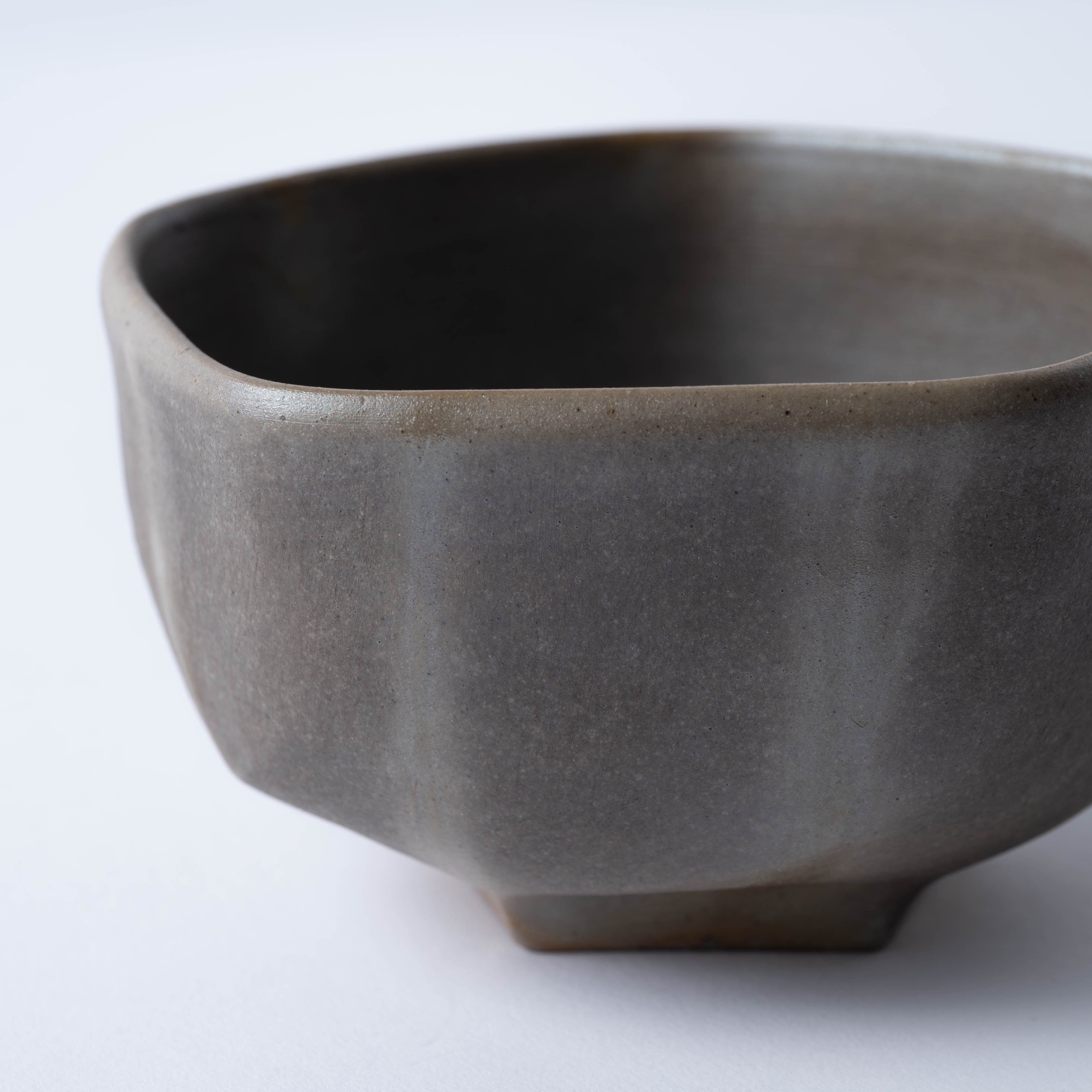 Ao-Bizen Five-Sided Matcha Bowl
