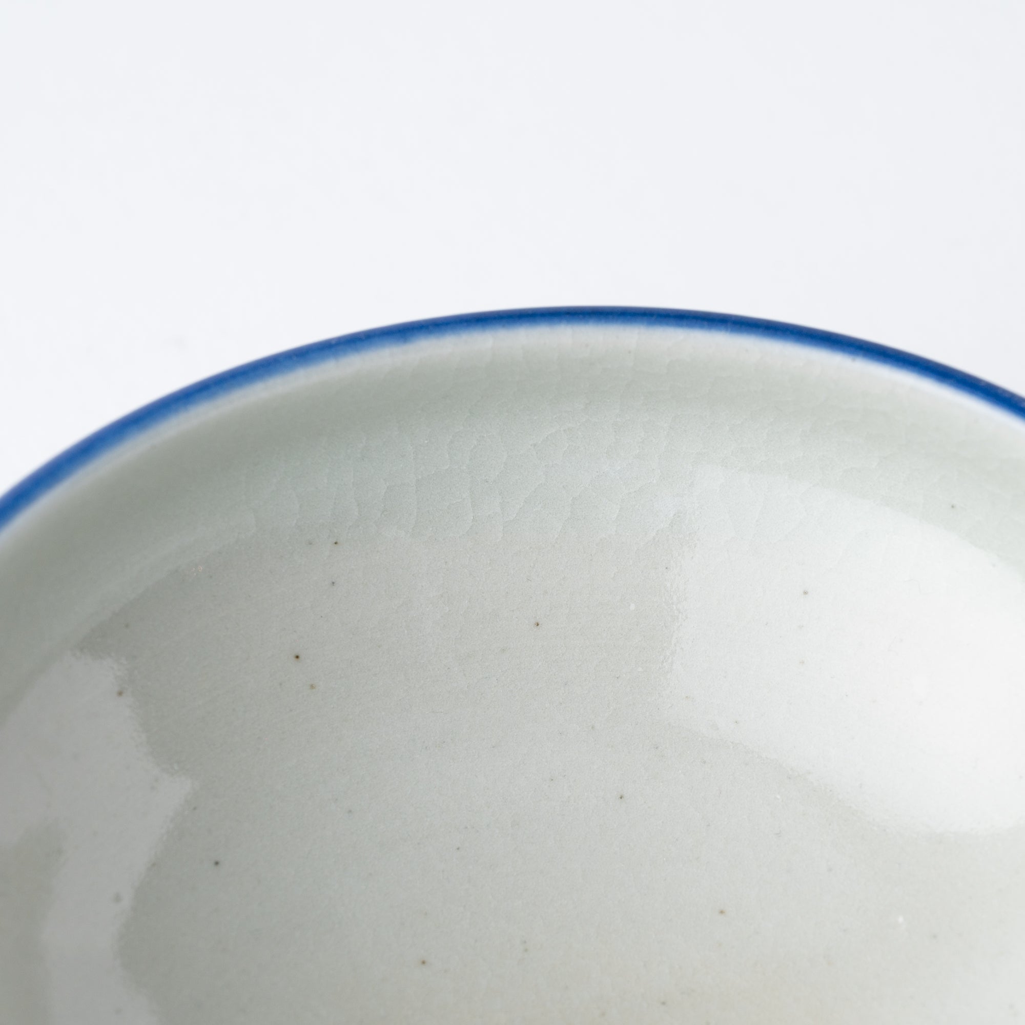 Cuenco pequeño Kobachi con borde de pinceladas azules