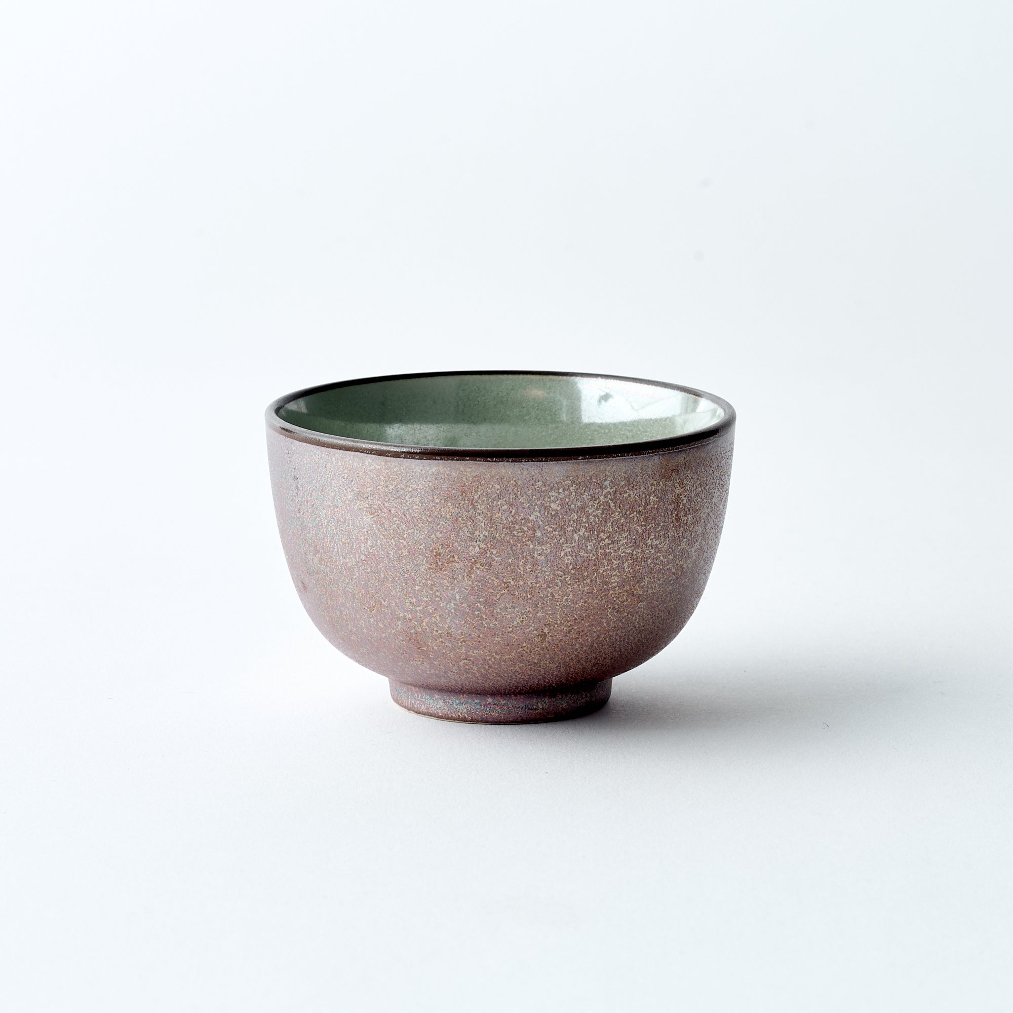 Taza de té japonesa esmaltada con cristales verdes