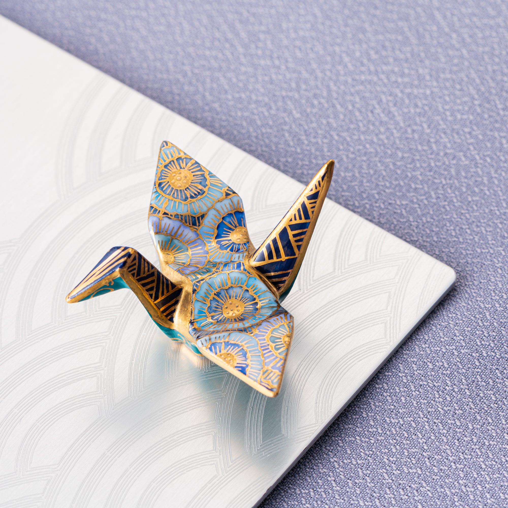 Adorno de Grulla con Flores Azules