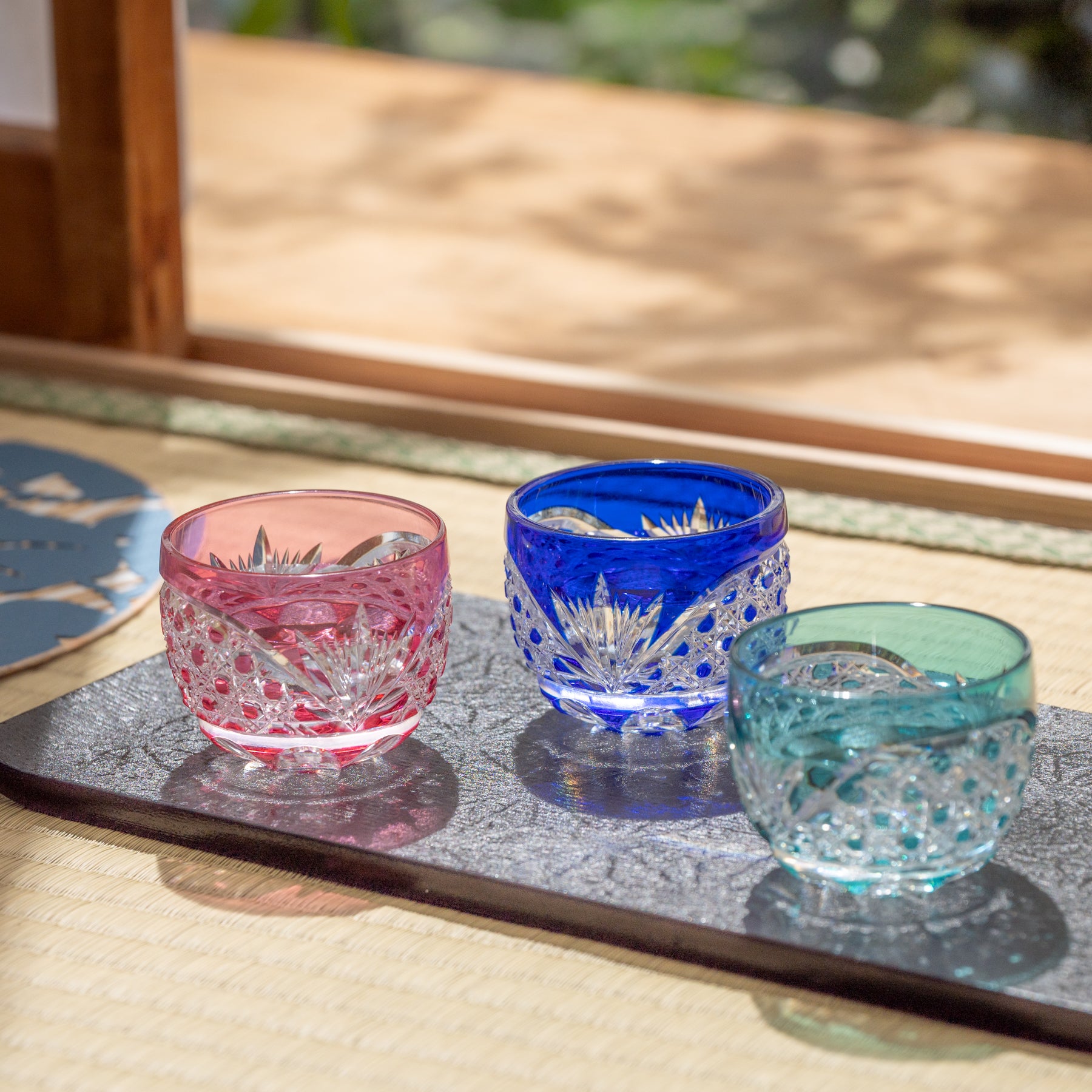 Copa de sake Guinomi de cristal rosa