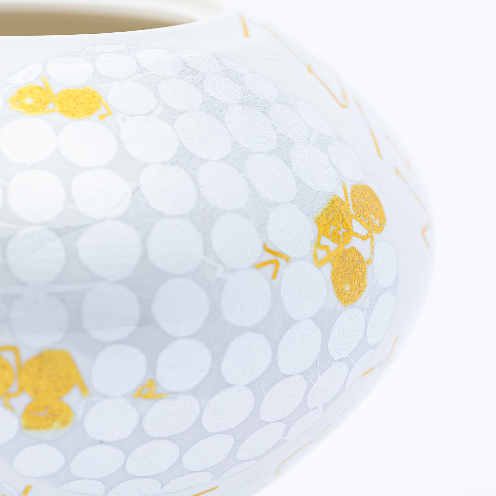 Yuri-Ginsai White Silver Circular Pattern Lidded Vase