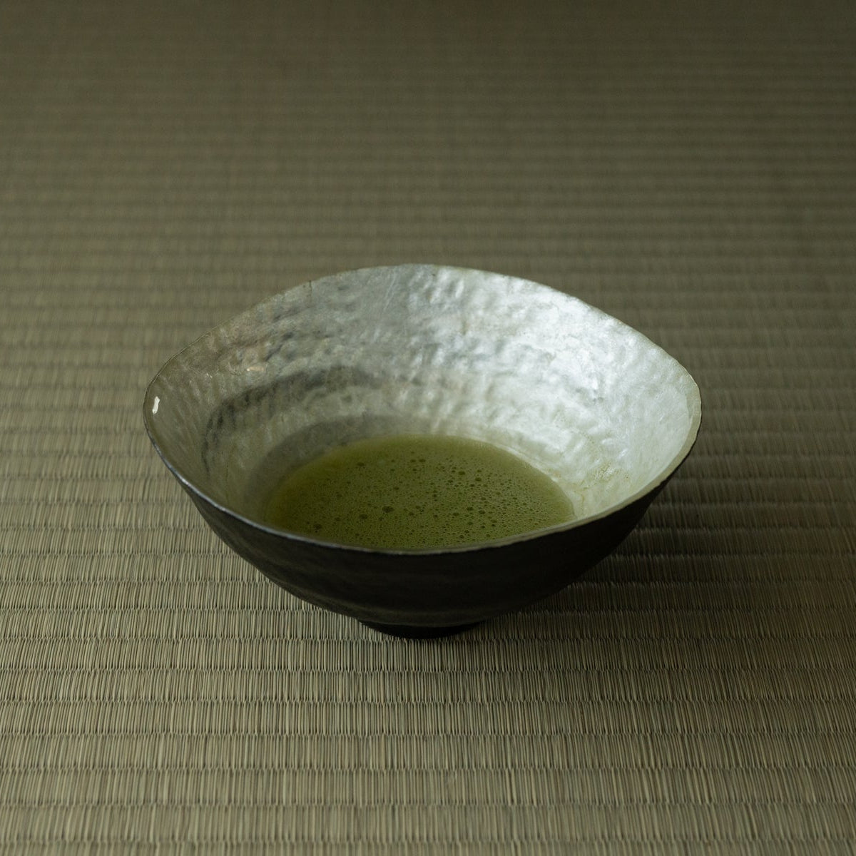 Bol à matcha noir et argent