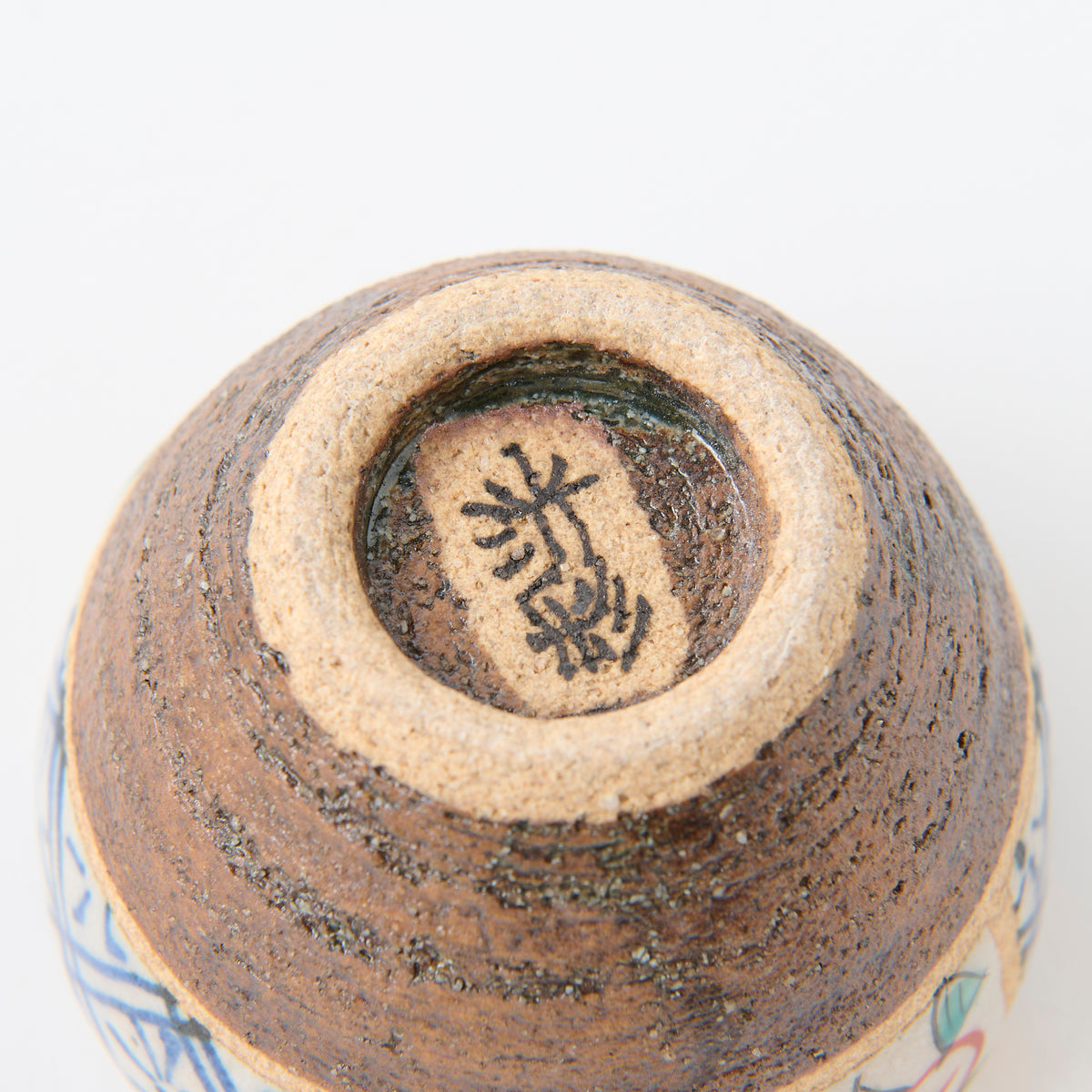 Coupe à saké Guinomi décorée de fleurs