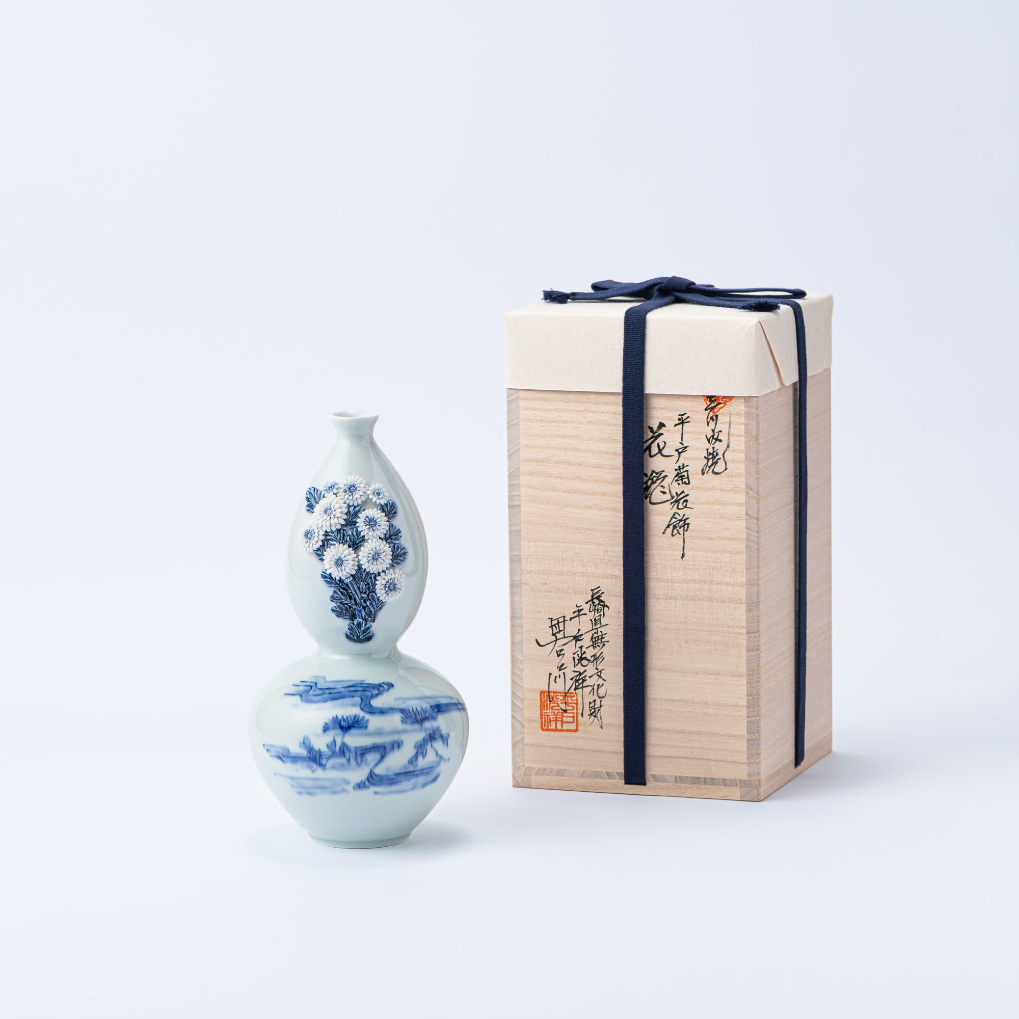 Vase à fleurs Hirado motif chrysanthème et eau courante