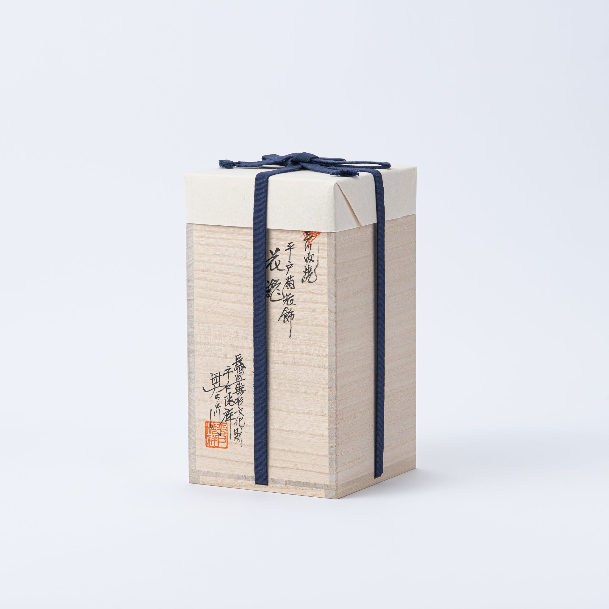 Vase à fleurs Hirado motif chrysanthème et eau courante