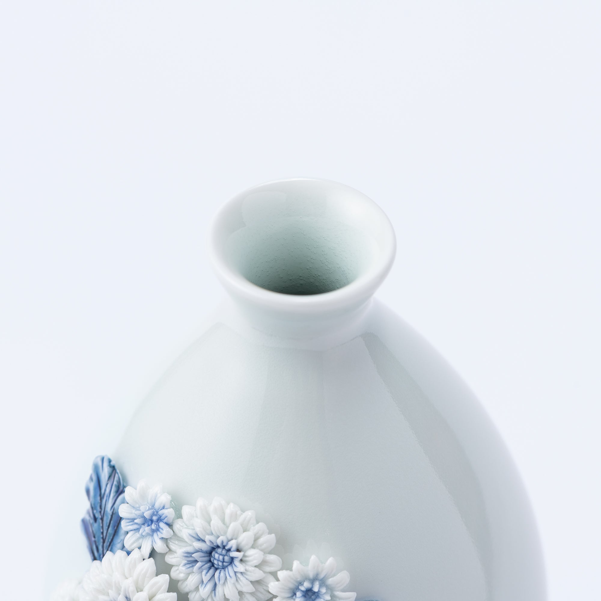 Vase à fleurs Hirado motif chrysanthème et eau courante