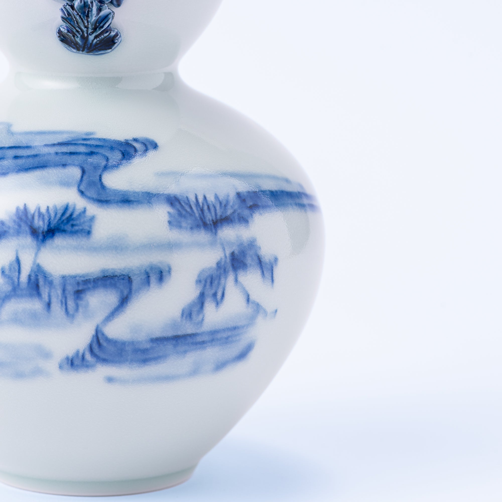 Vase à fleurs Hirado motif chrysanthème et eau courante